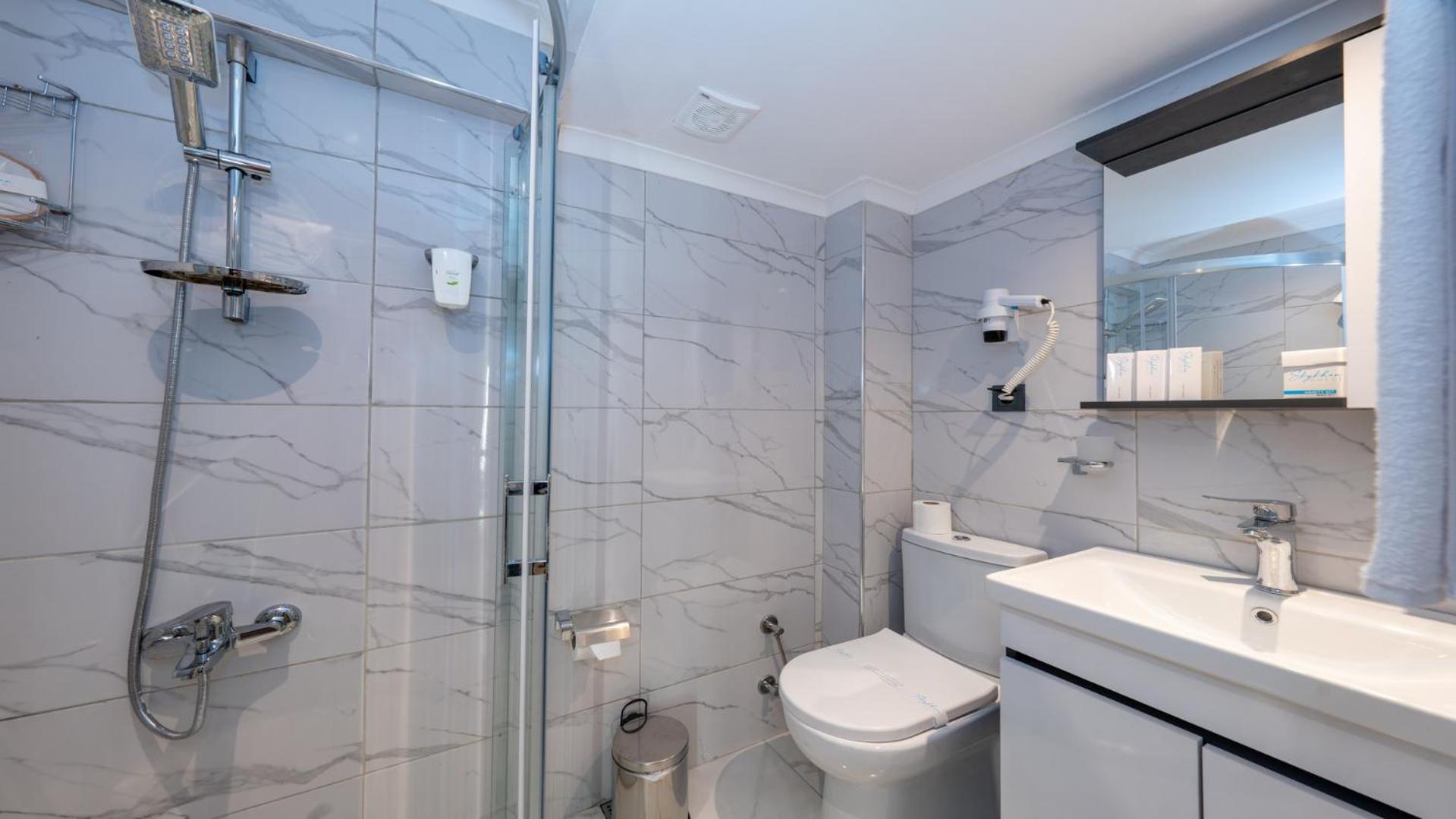 Standard Double Room - Photo 9