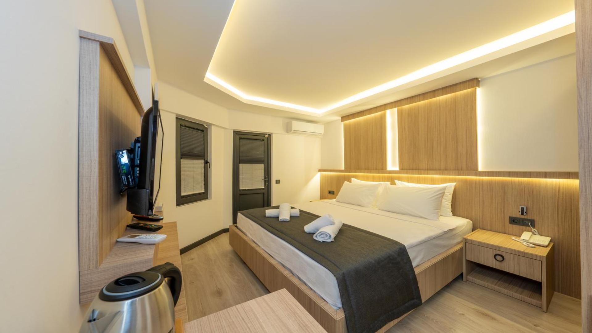 Large Double Room - Photo 3