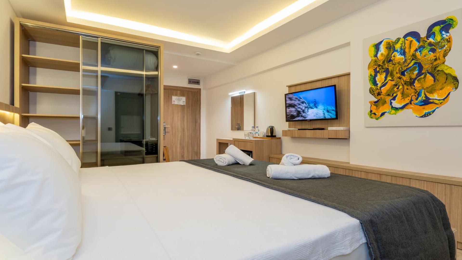 Large Double Room - Photo 1