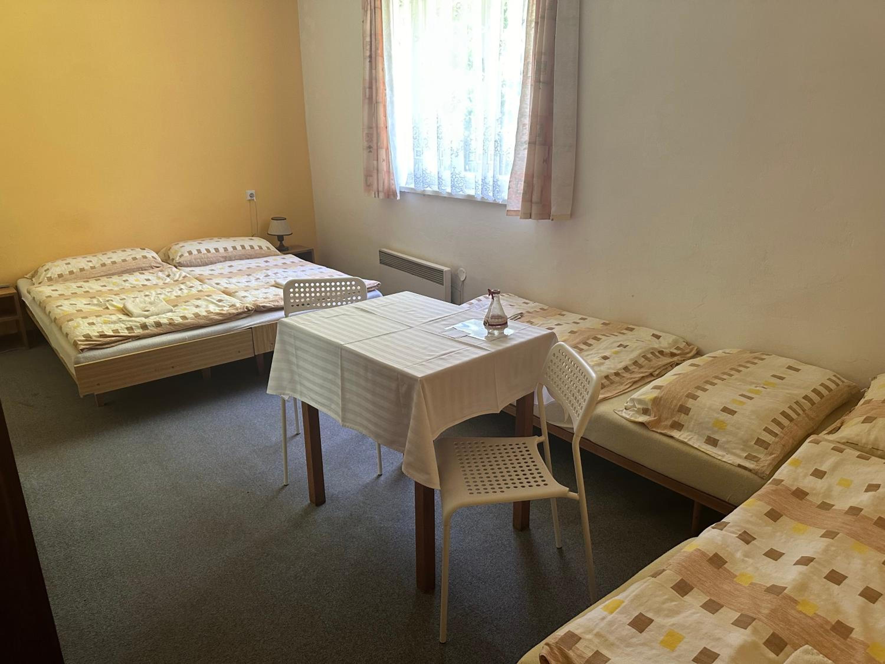 Economy Quadruple Room with Shared Bathroom photo 2