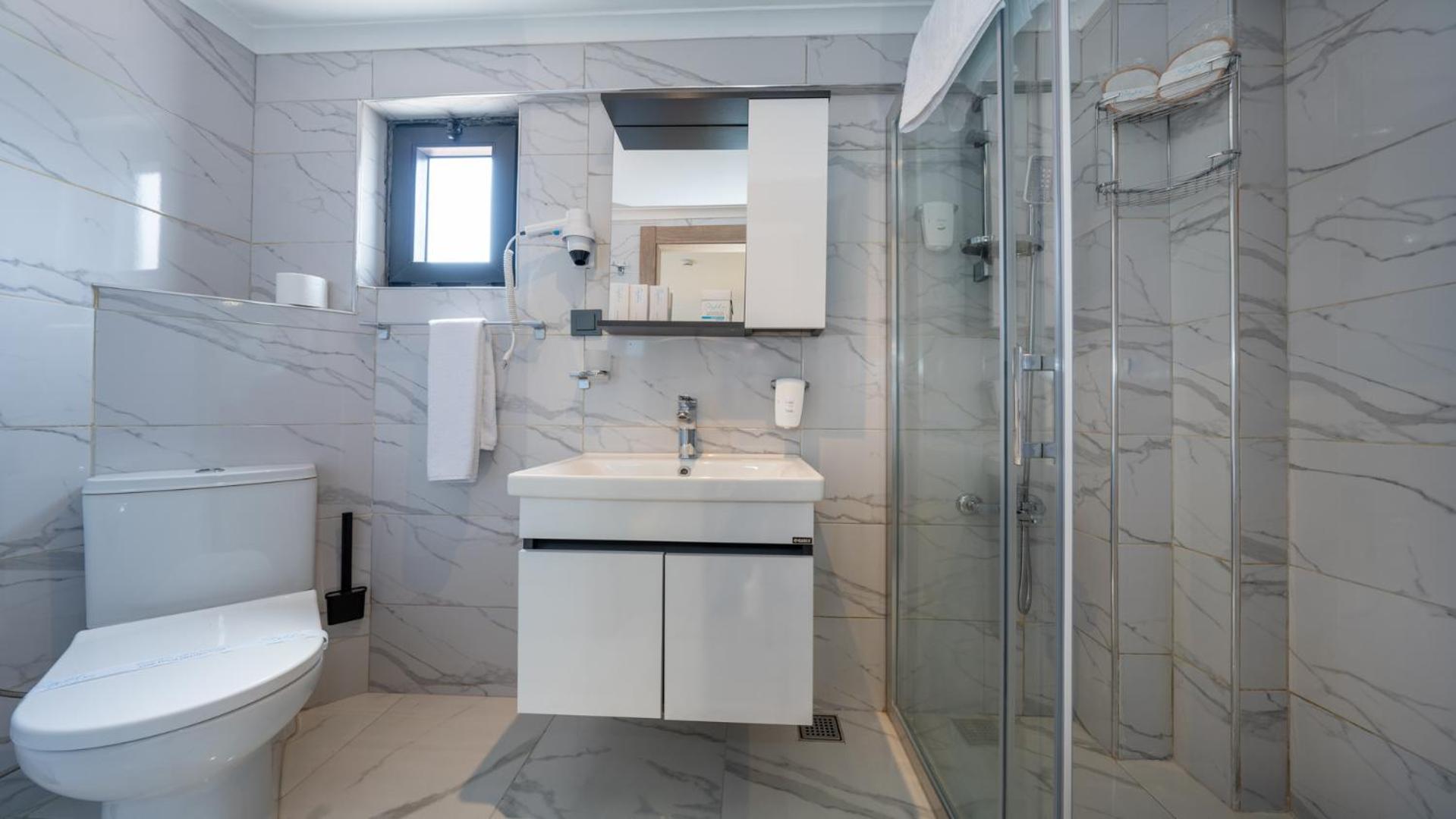 Large Double Room - Photo 7