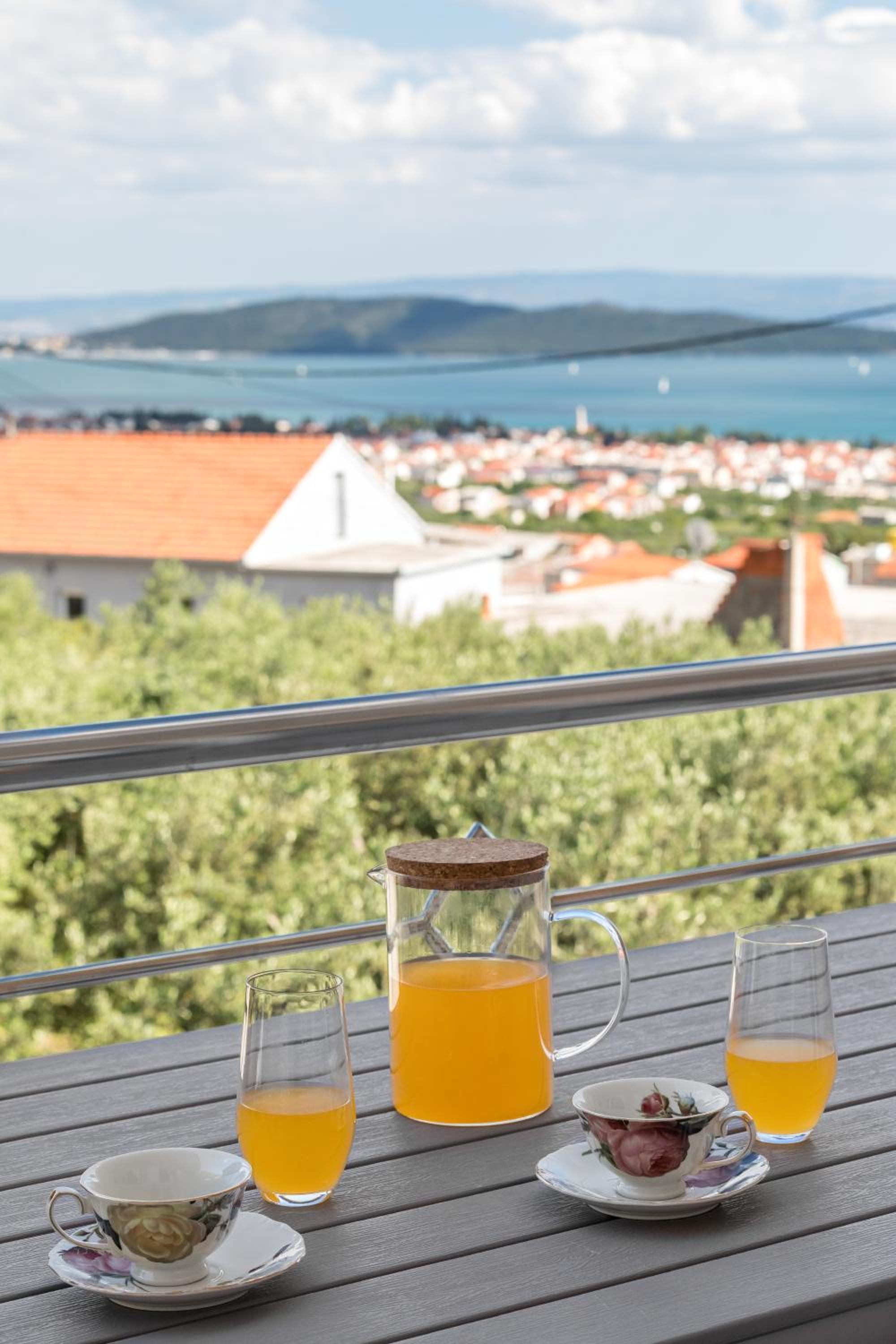 One-Bedroom Apartment with Sea View and Terrace photo 3