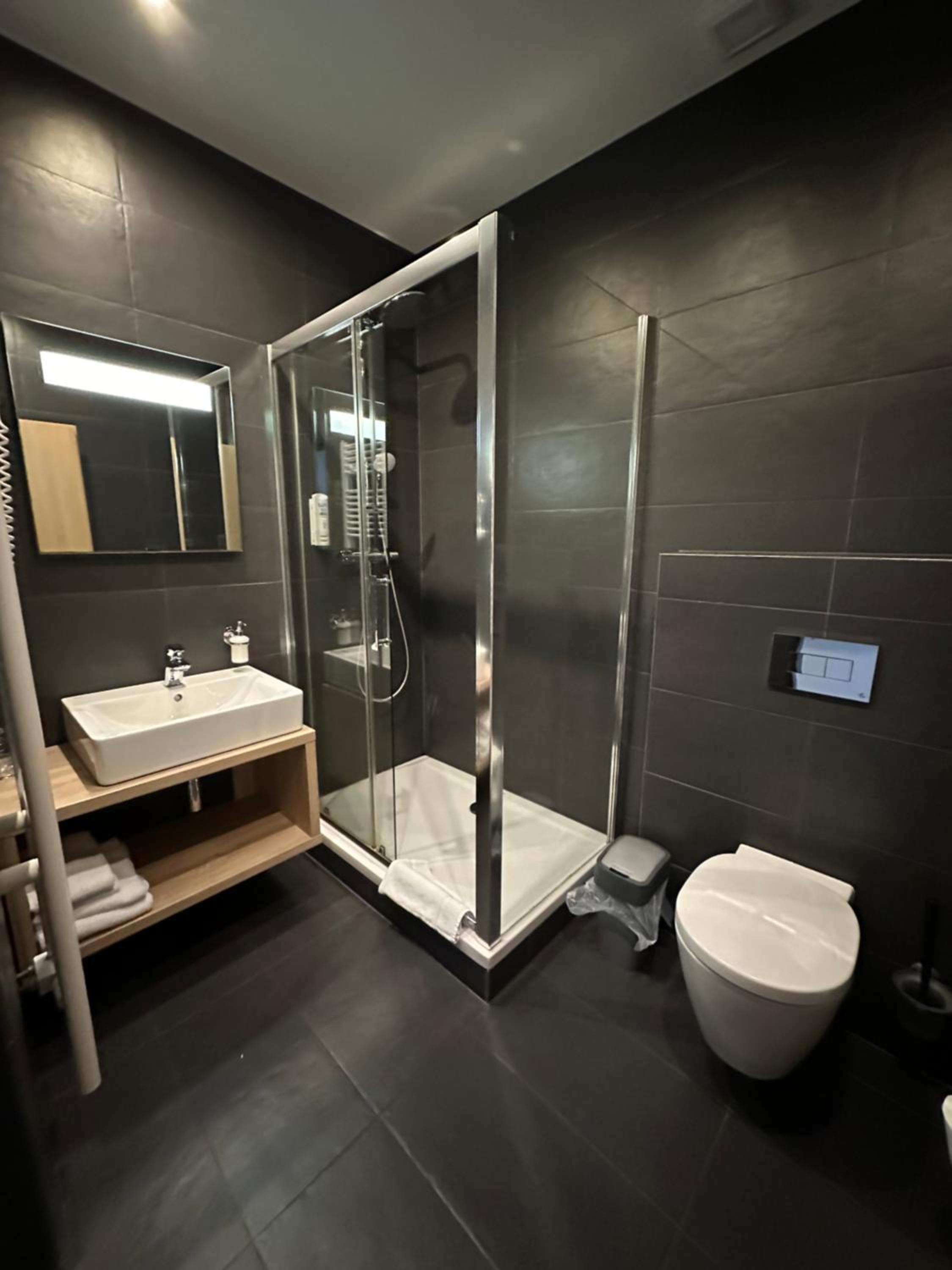 Double or Twin Room with Bathroom