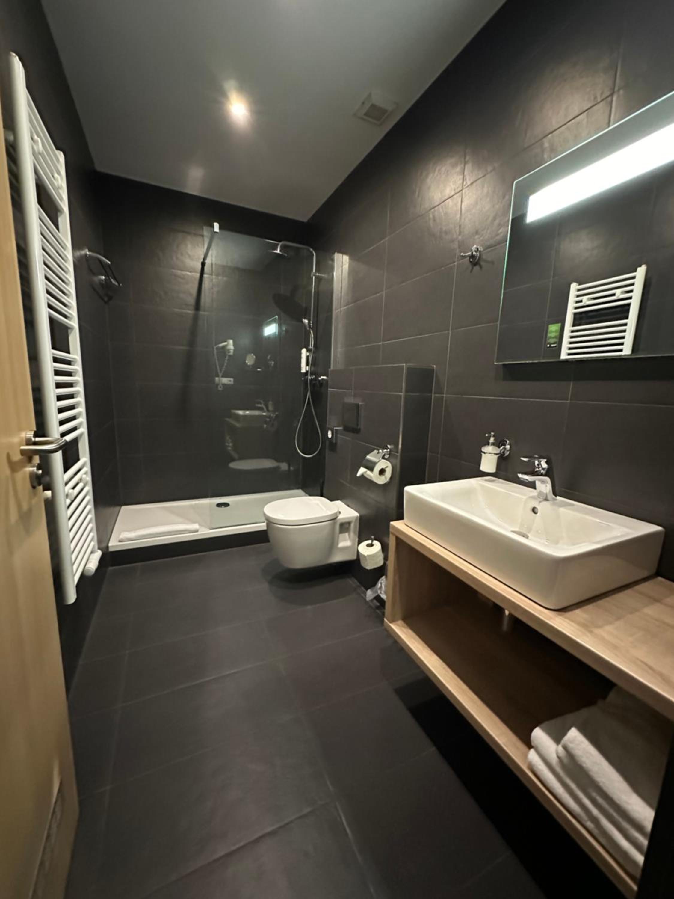 Large Double or Twin Room with Bathroom