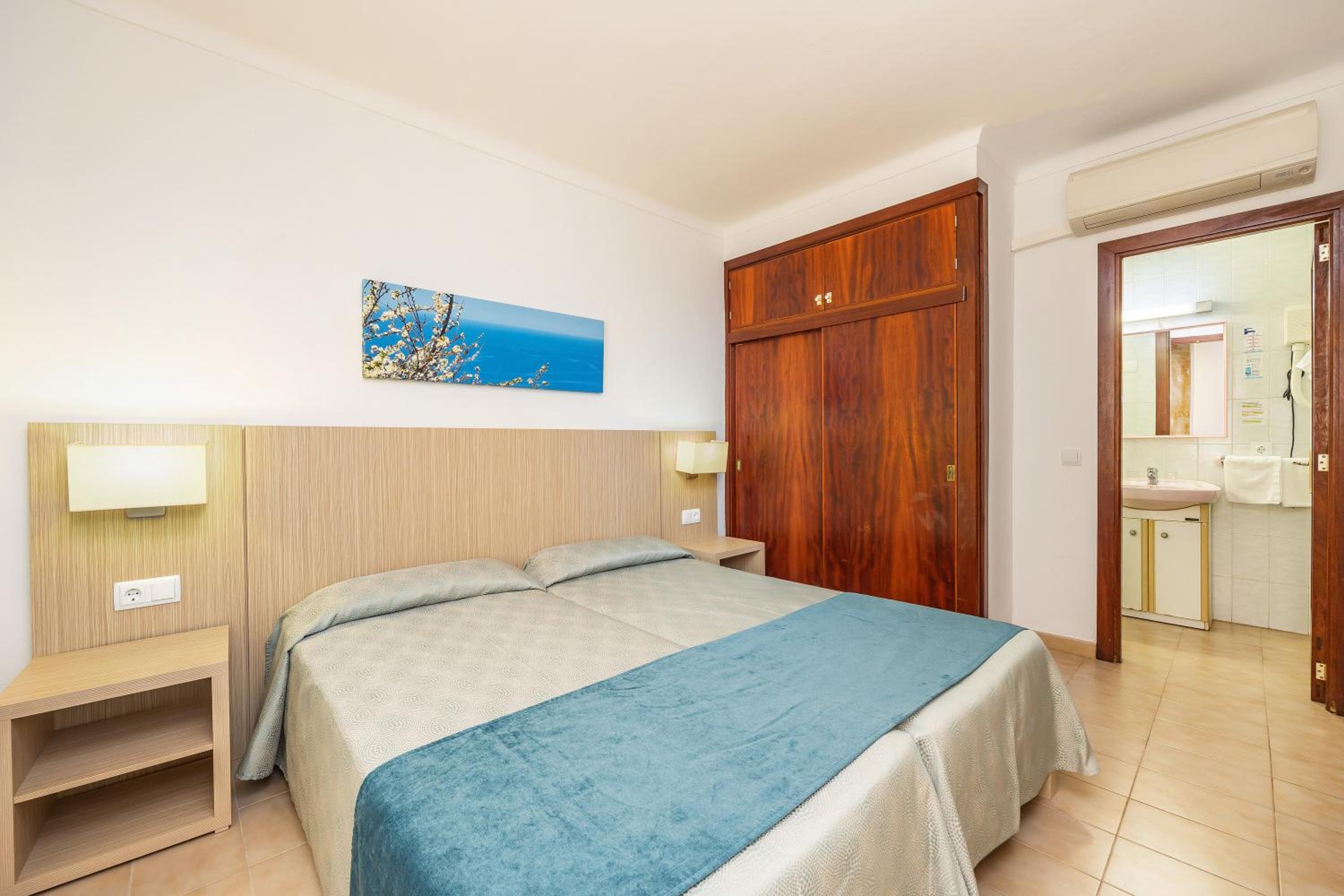 Two-Bedroom Studio Apartment photo 2