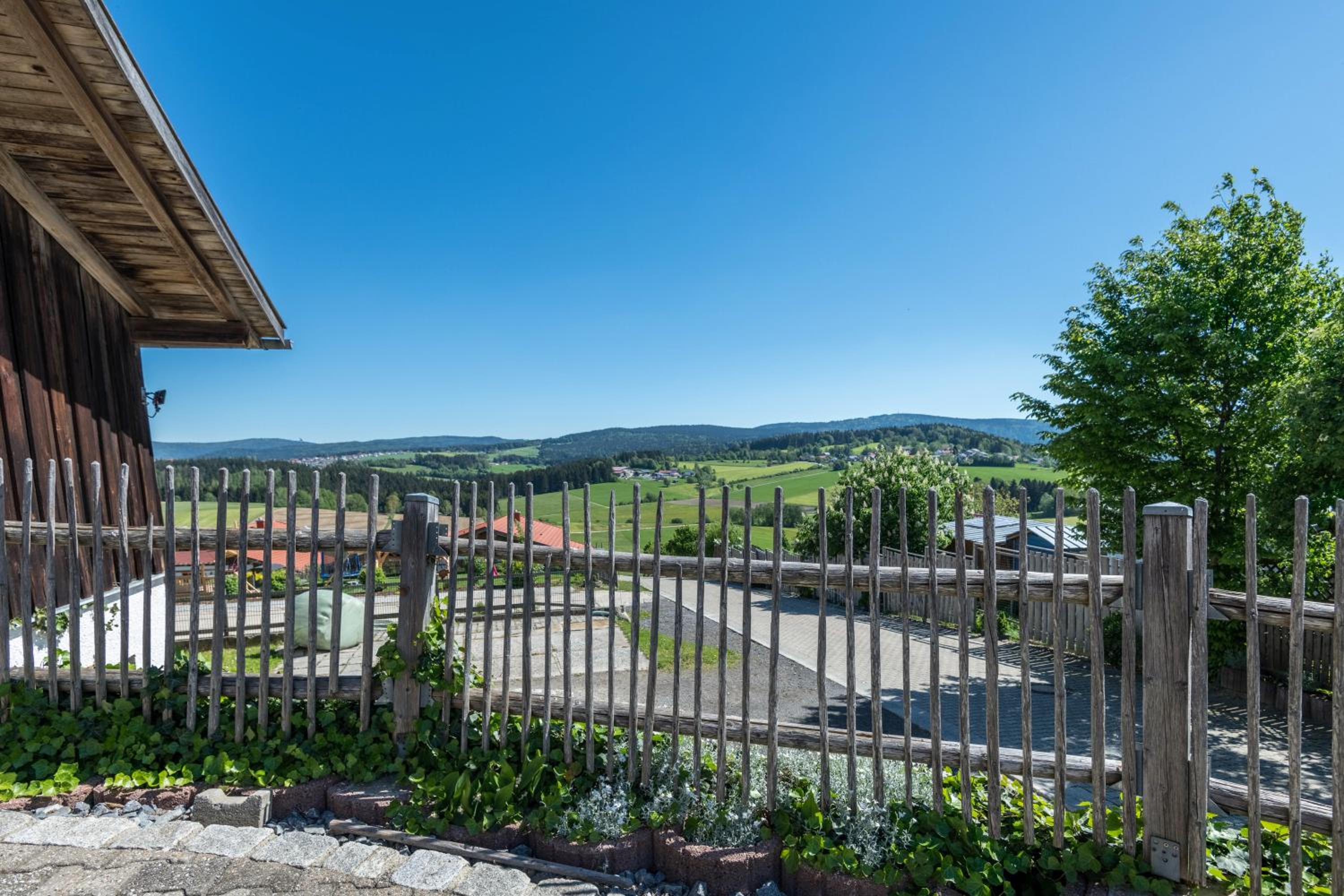 Two-Bedroom Deluxe Apartment with Garden View photo 3