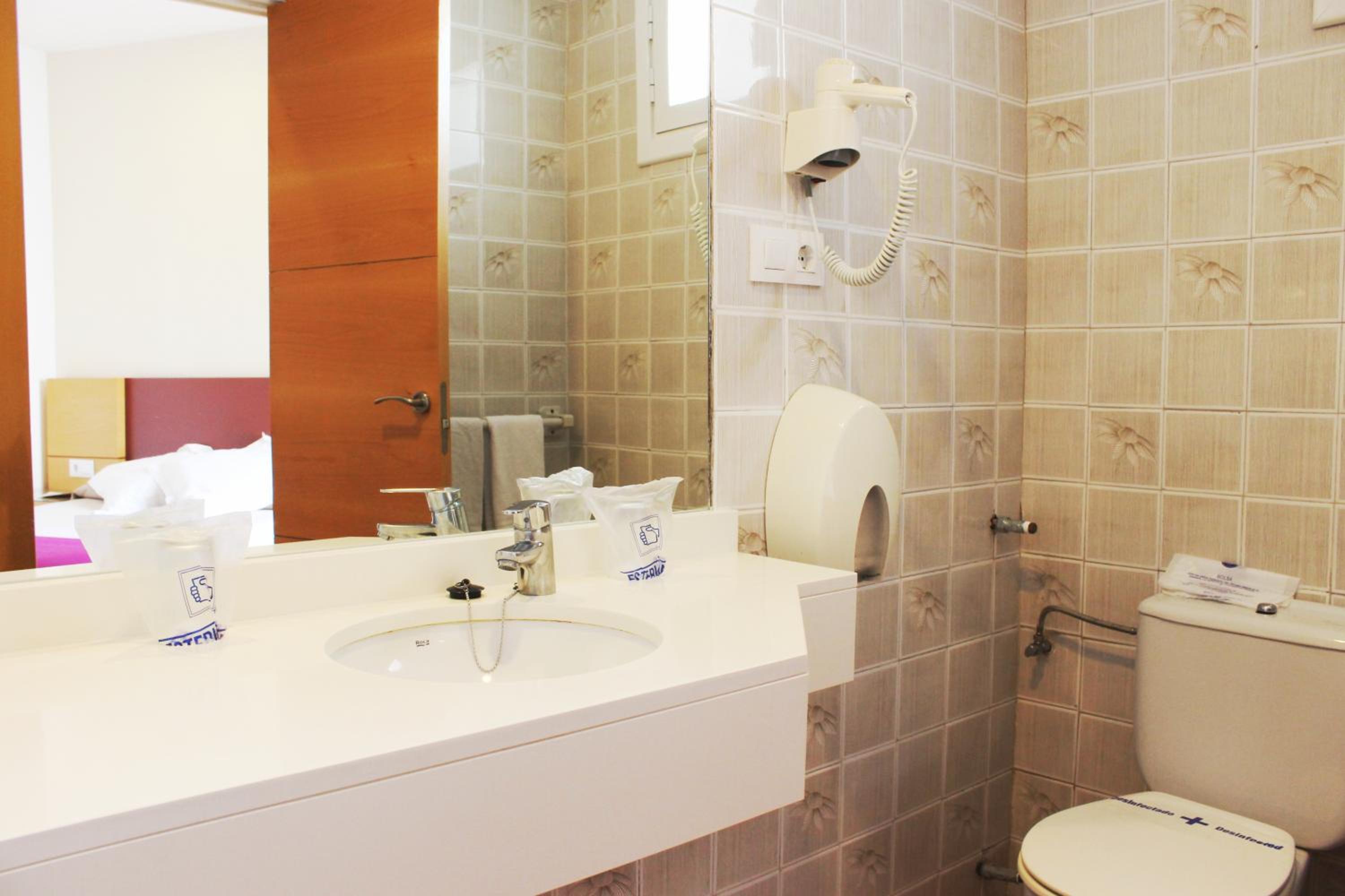Triple Room (2 Adults + 1 Child Up To 14 Years) photo 3