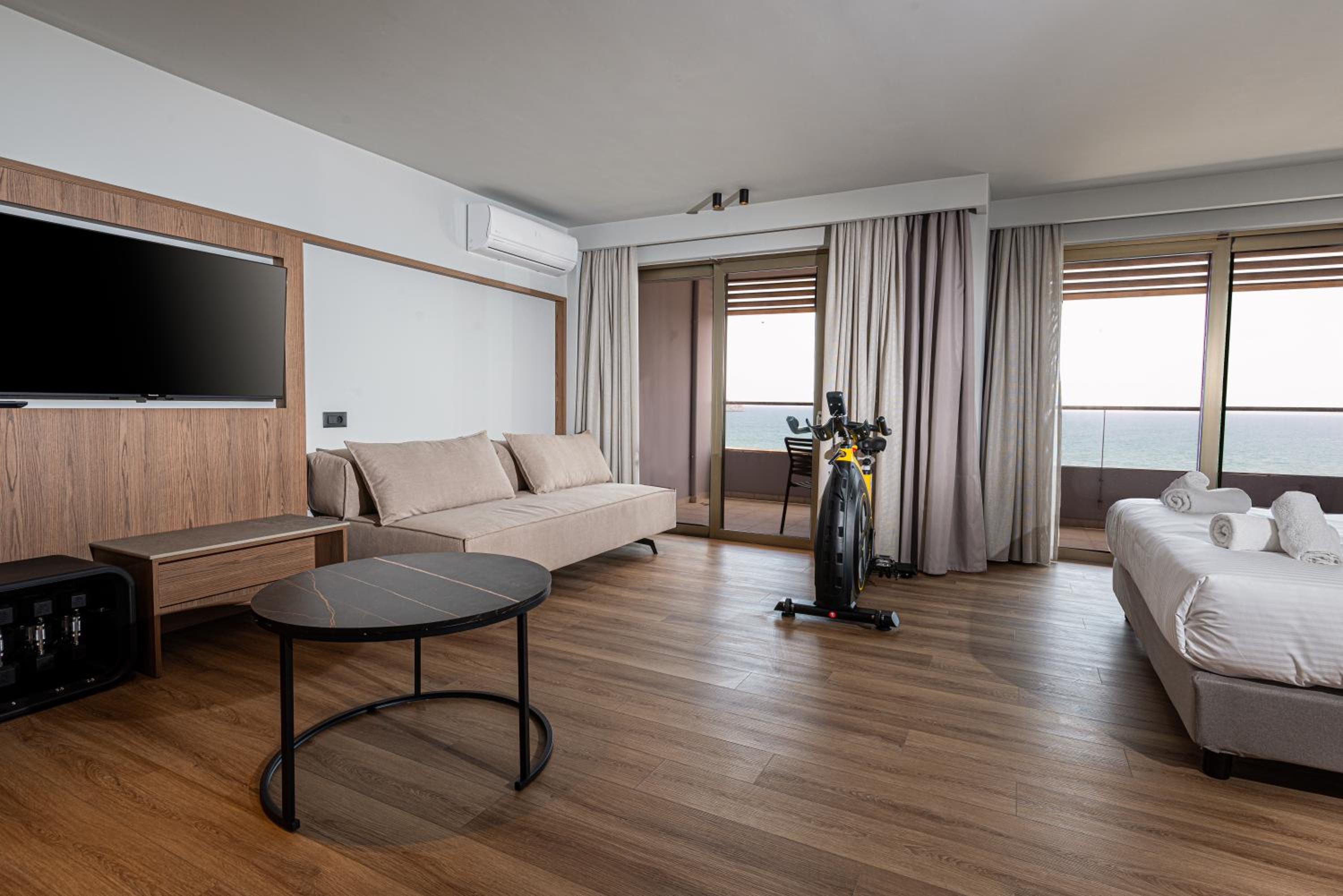 Suite de Fitness em Quarto Júnior com Vista Panorâmica para o Mar