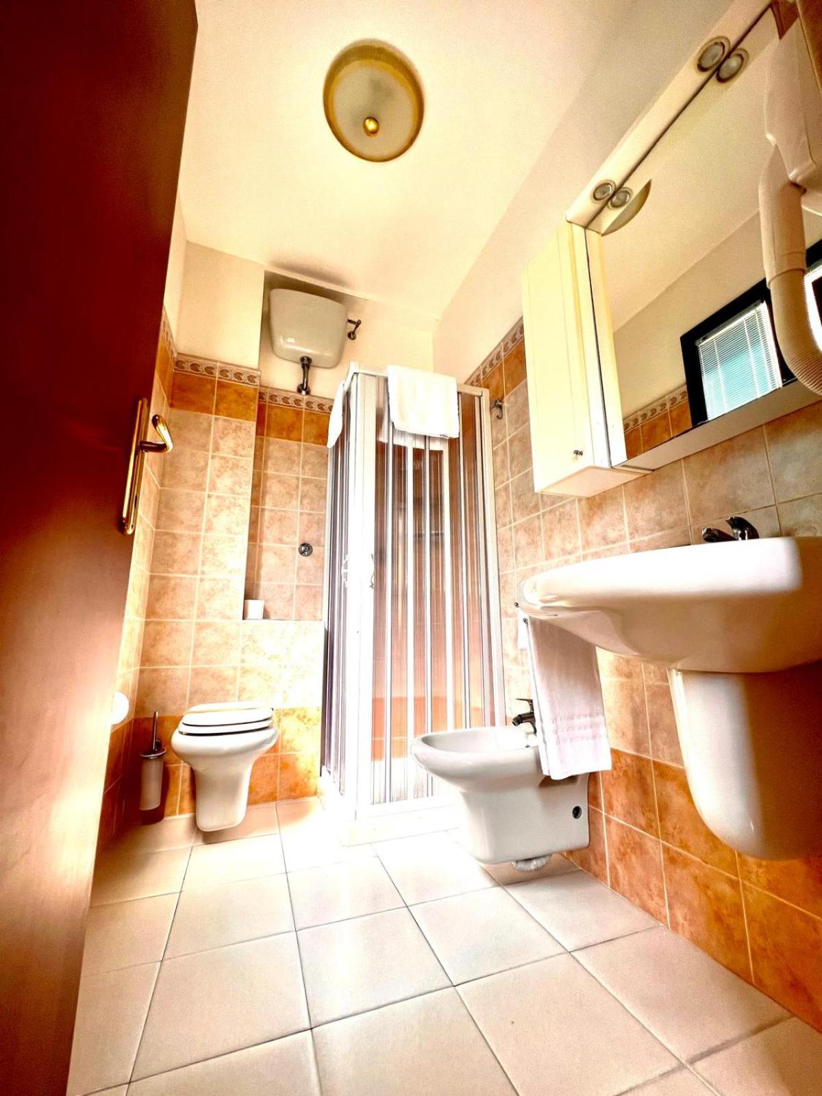 Double or Twin Room - Photo 6