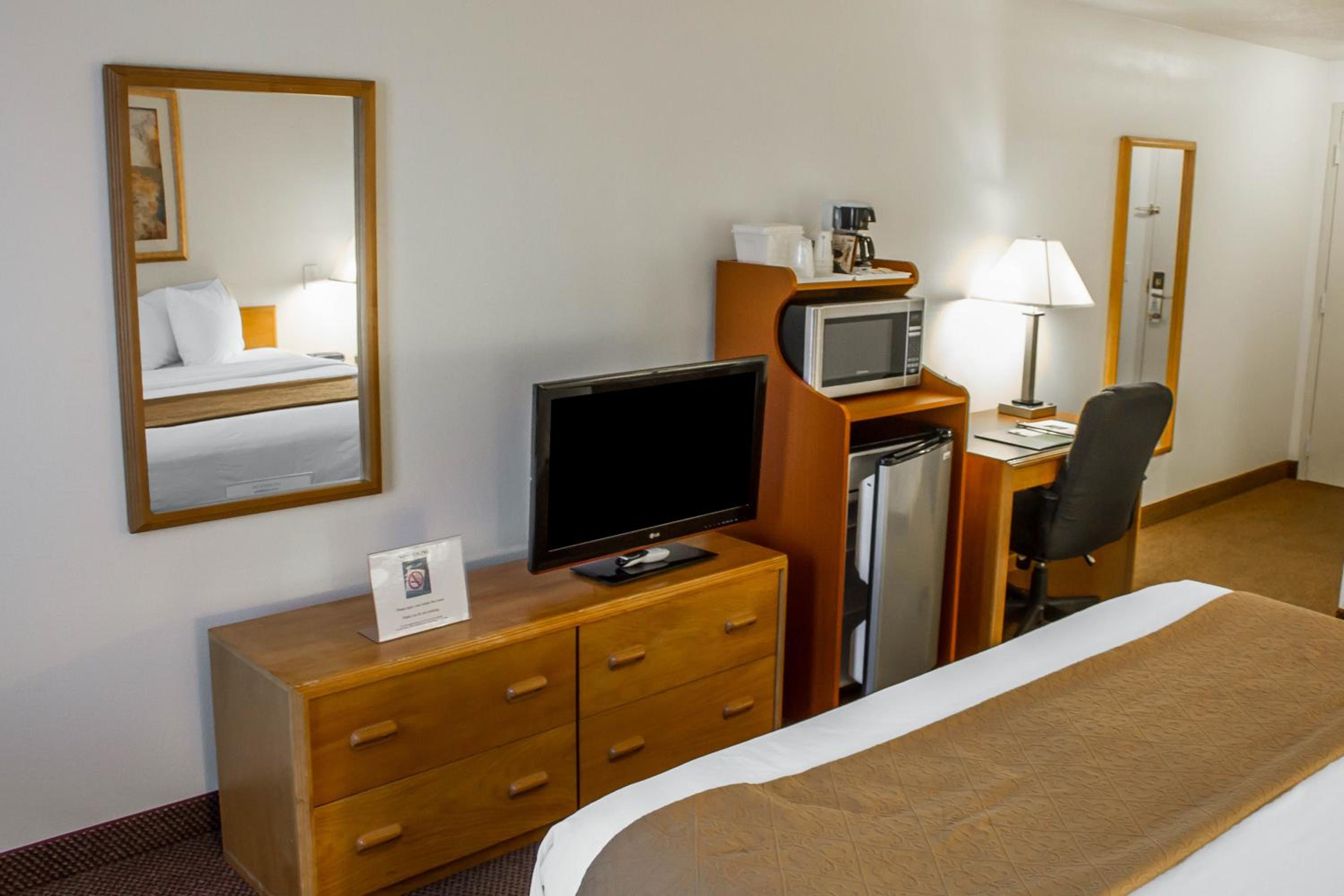 King Room - Non-Smoking - Photo 1