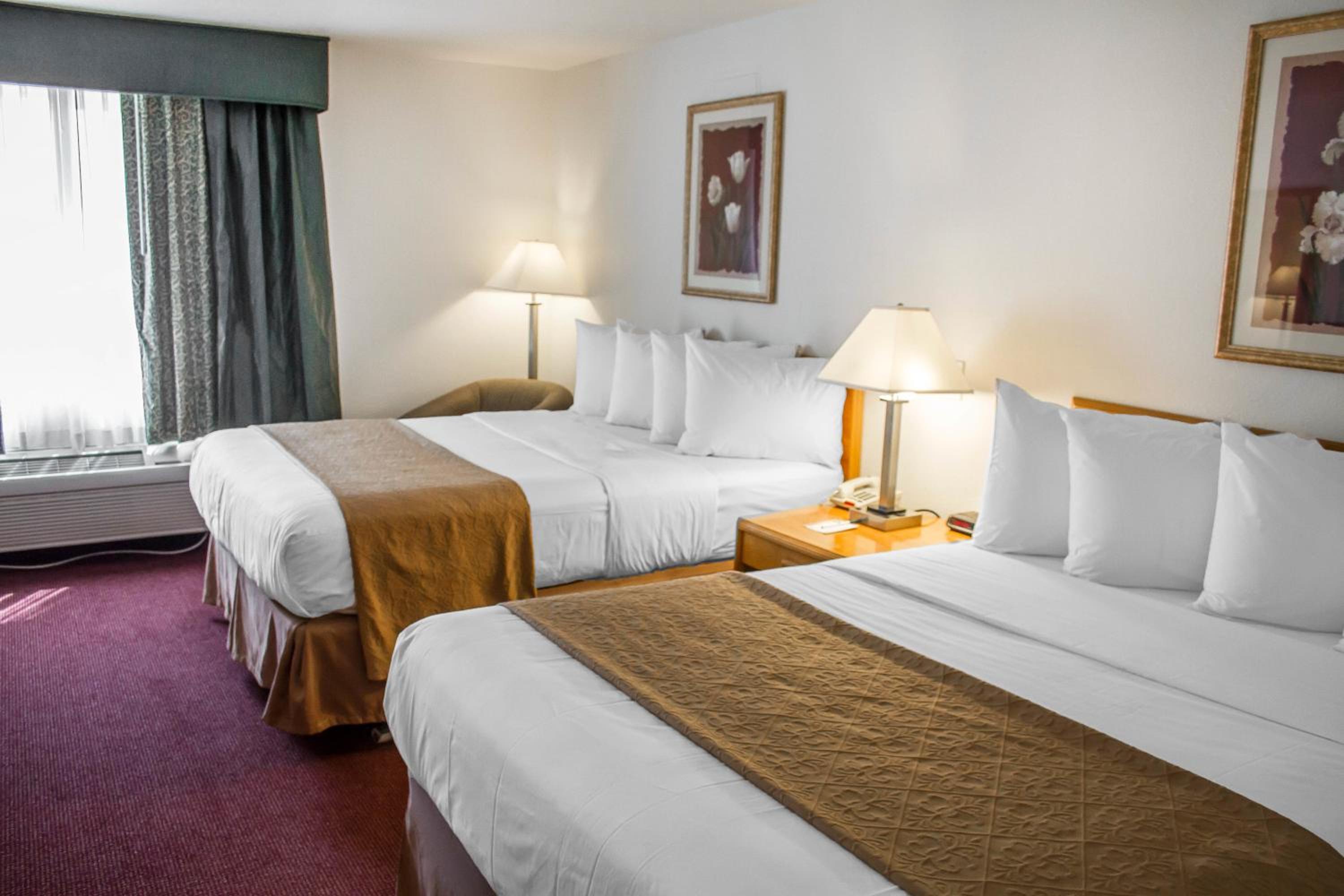 Queen Room with Two Queen Beds - Non-Smoking - Photo 1