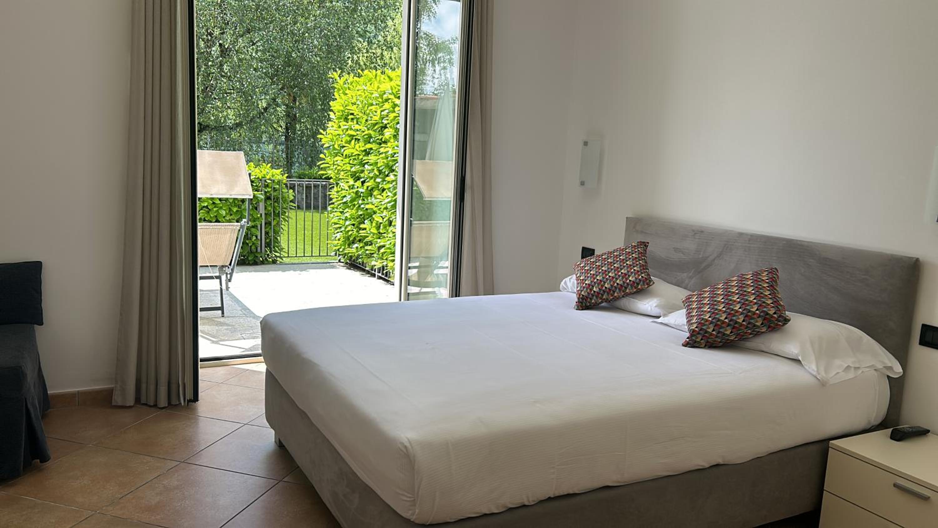 Apartment with Terrace - Photo 2