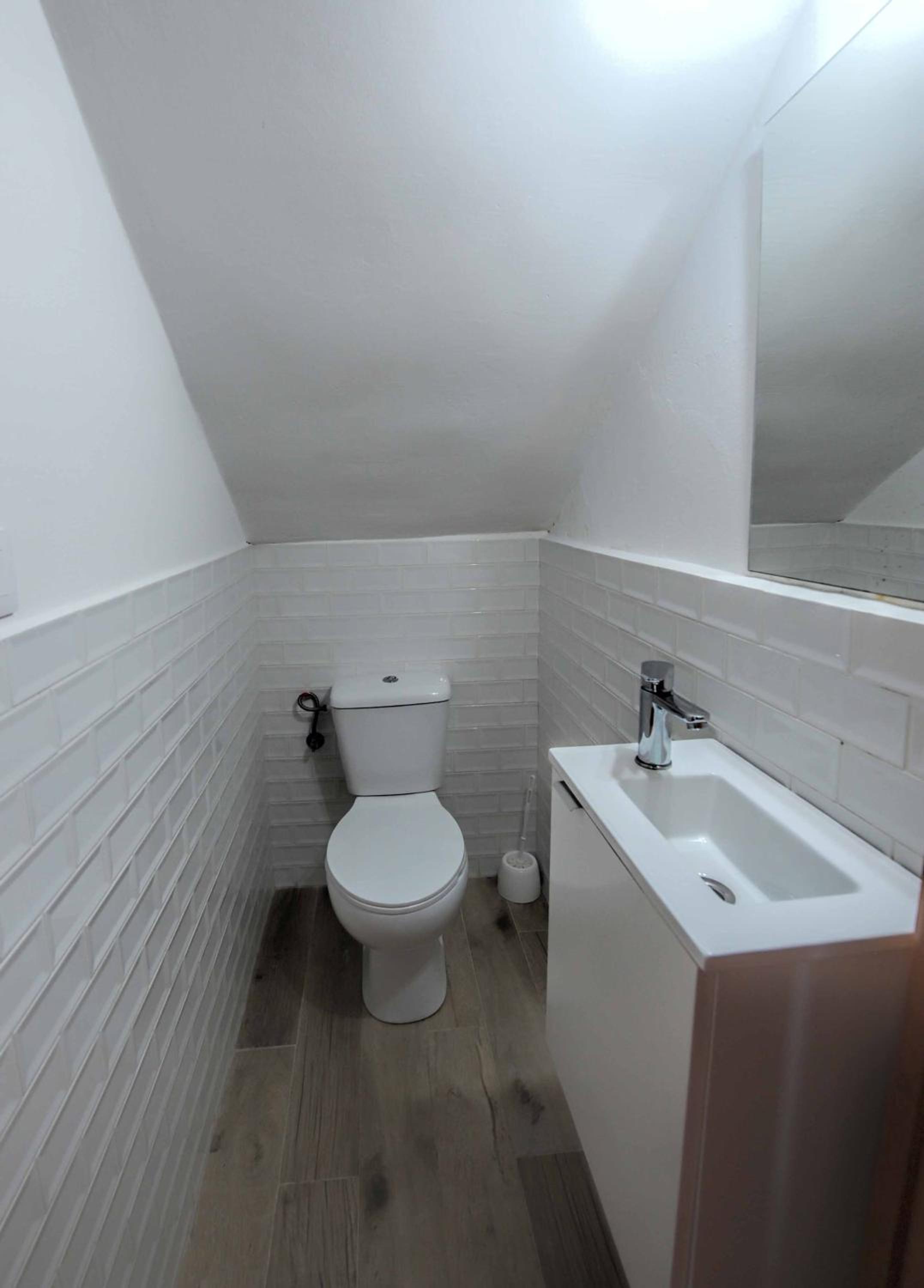 Five-Bedroom House photo 2
