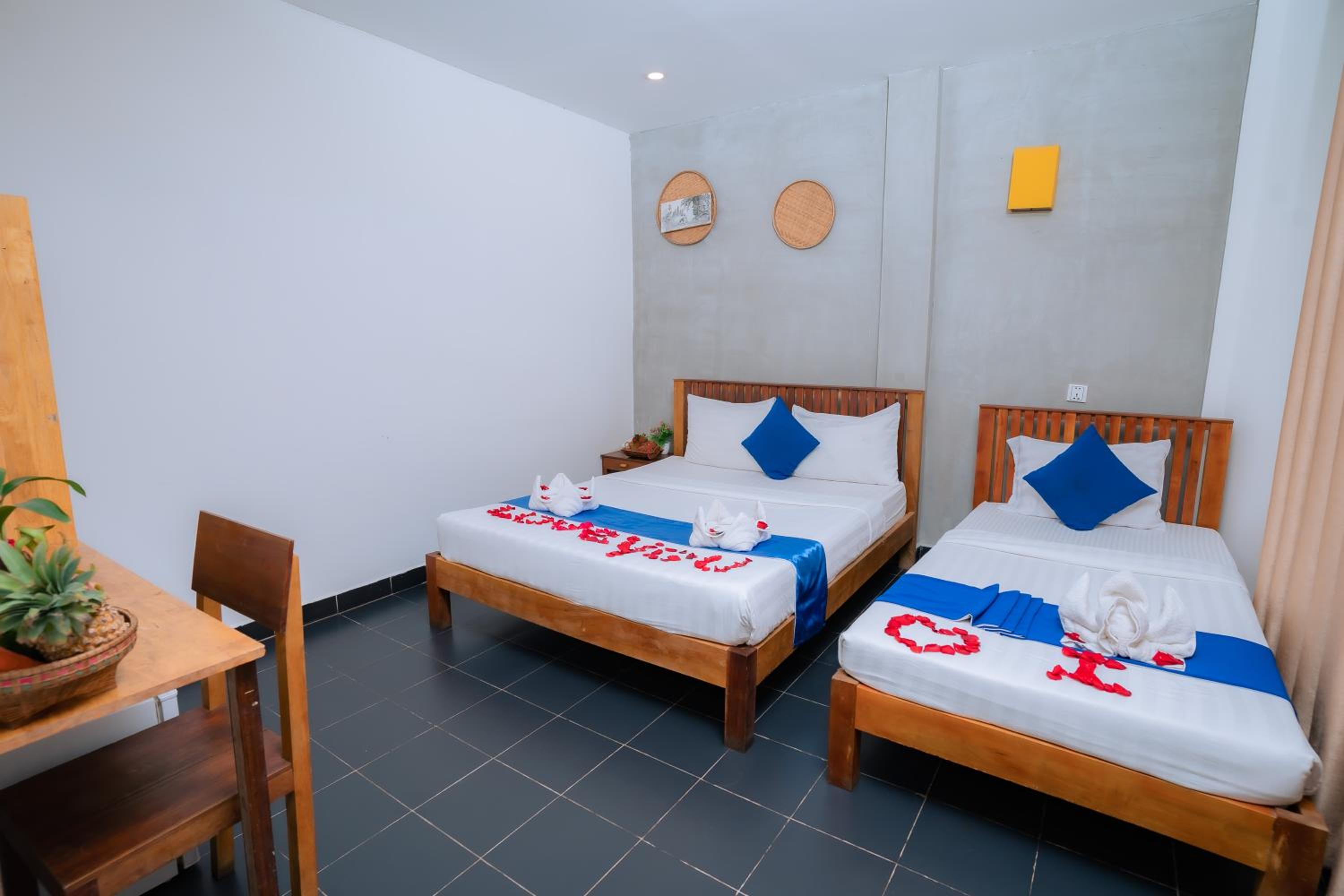 Triple Room with View - Photo 6