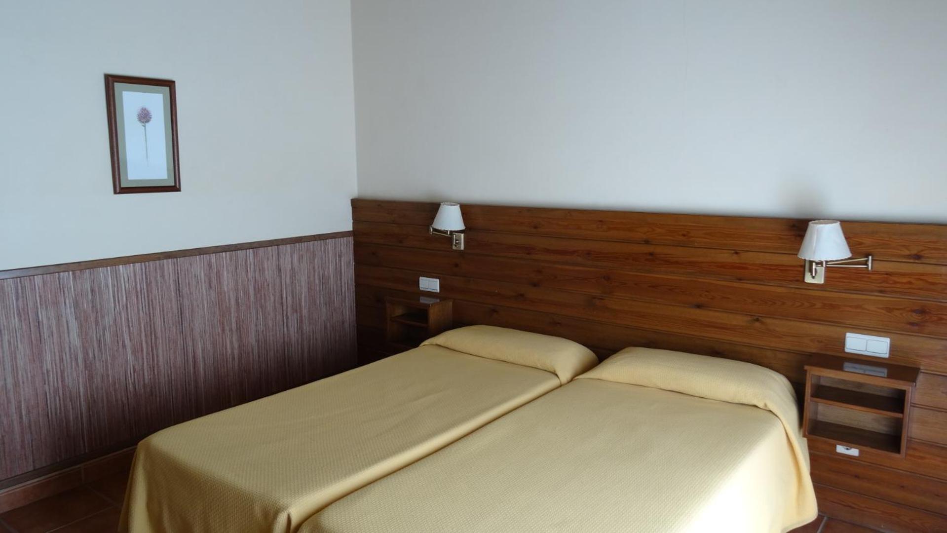 Twin Room - Photo 7