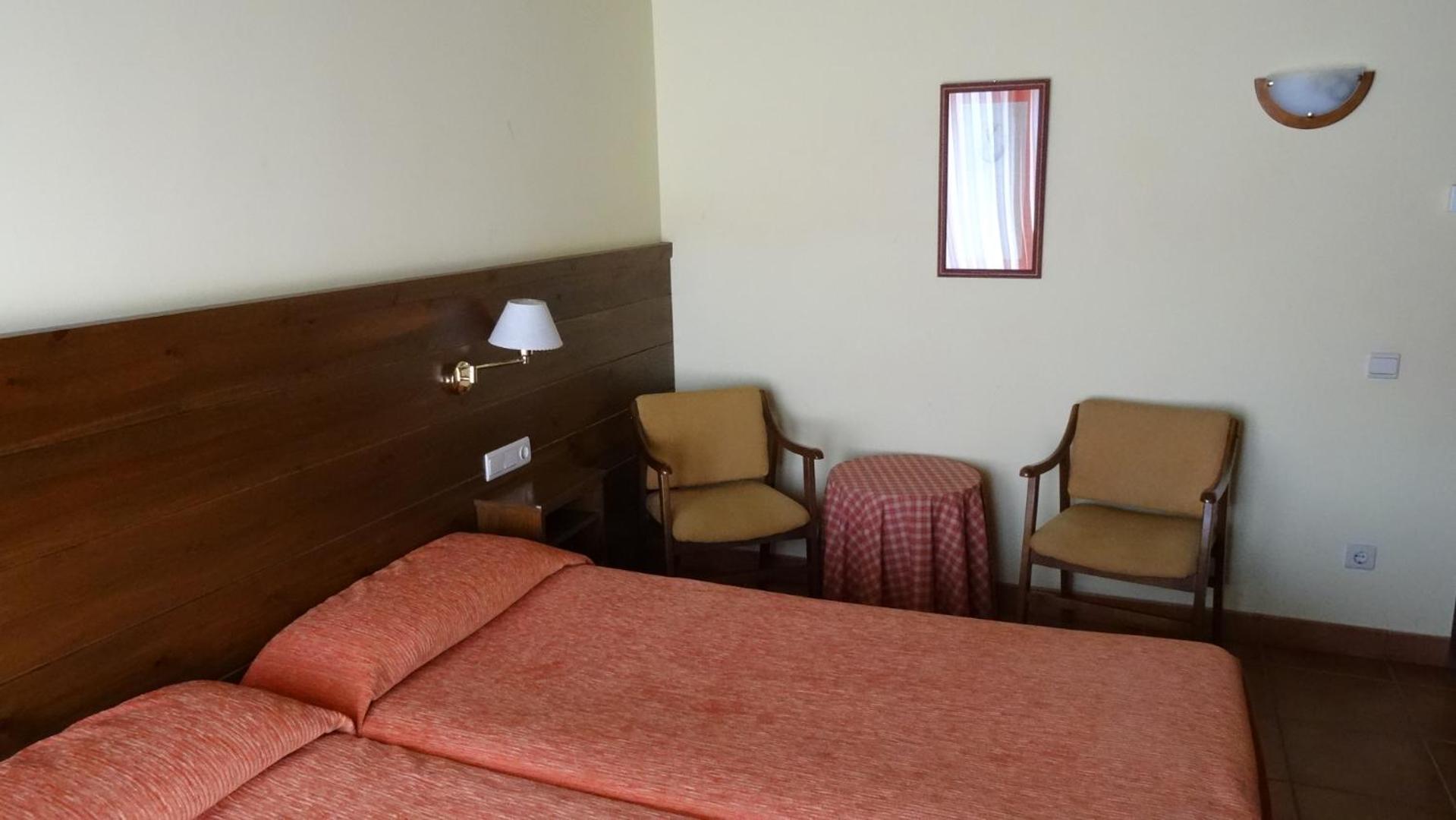 Twin Room - Photo 4