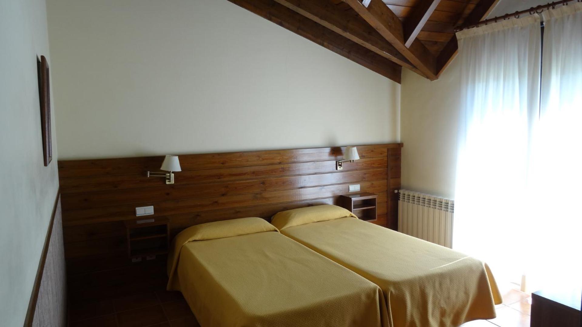Twin Room - Photo 3