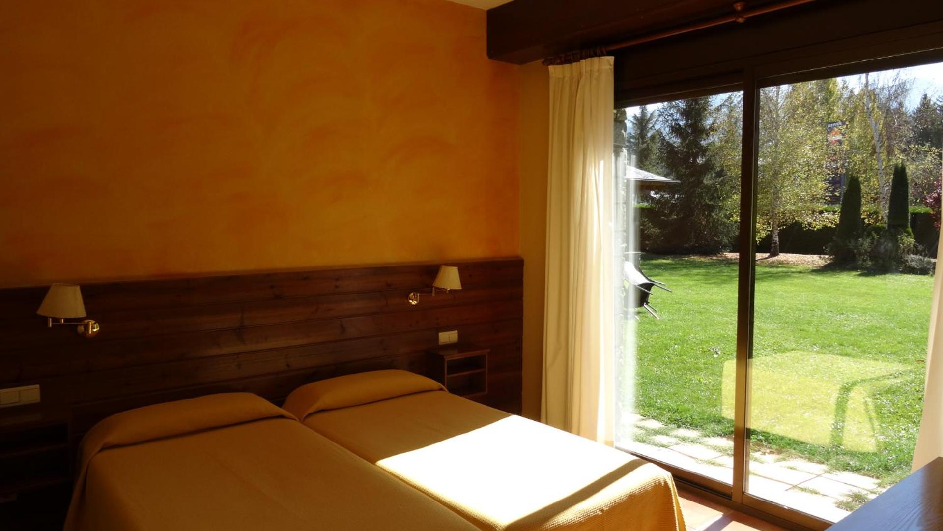 Twin Room - Photo 2