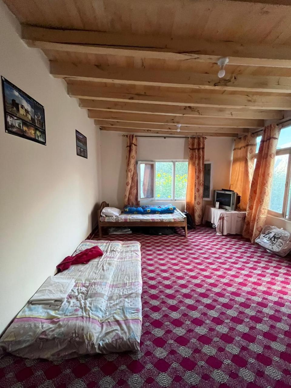 Eight-Bedroom House photo 1