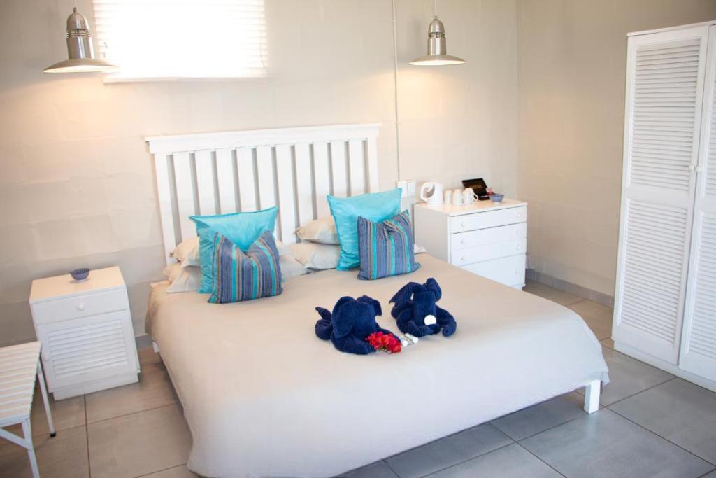 Two-Bedroom Suite - Photo 3