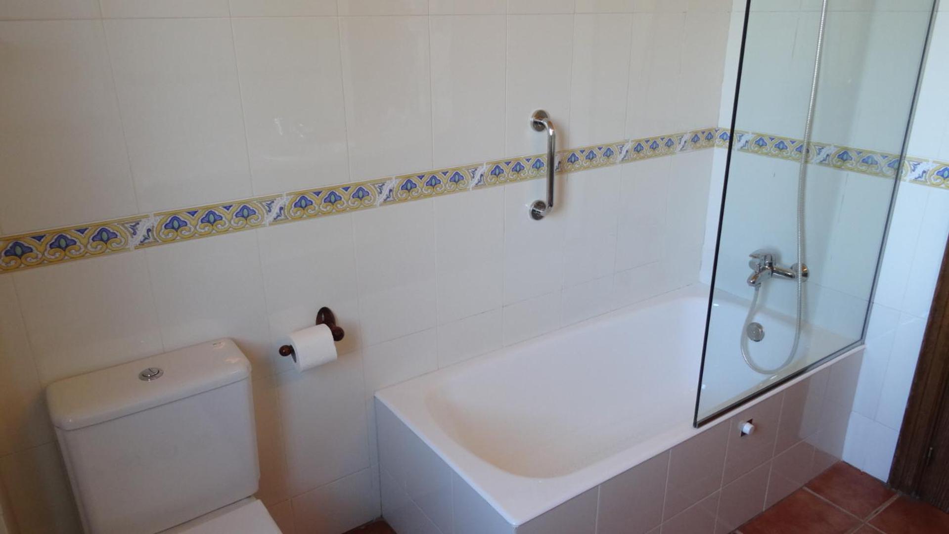 Twin Room - Photo 8