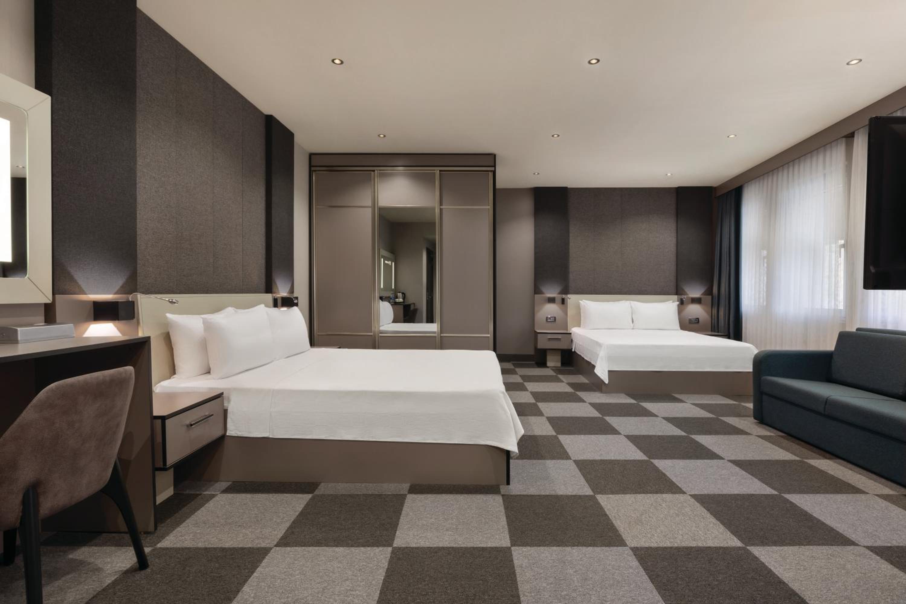 Deluxe King Room with Two King Beds - Non-Smoking photo 1