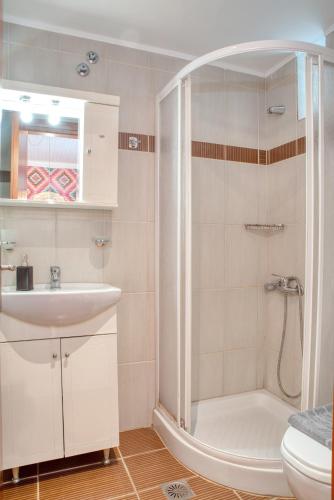 Studio (2 Adults) - Photo 12
