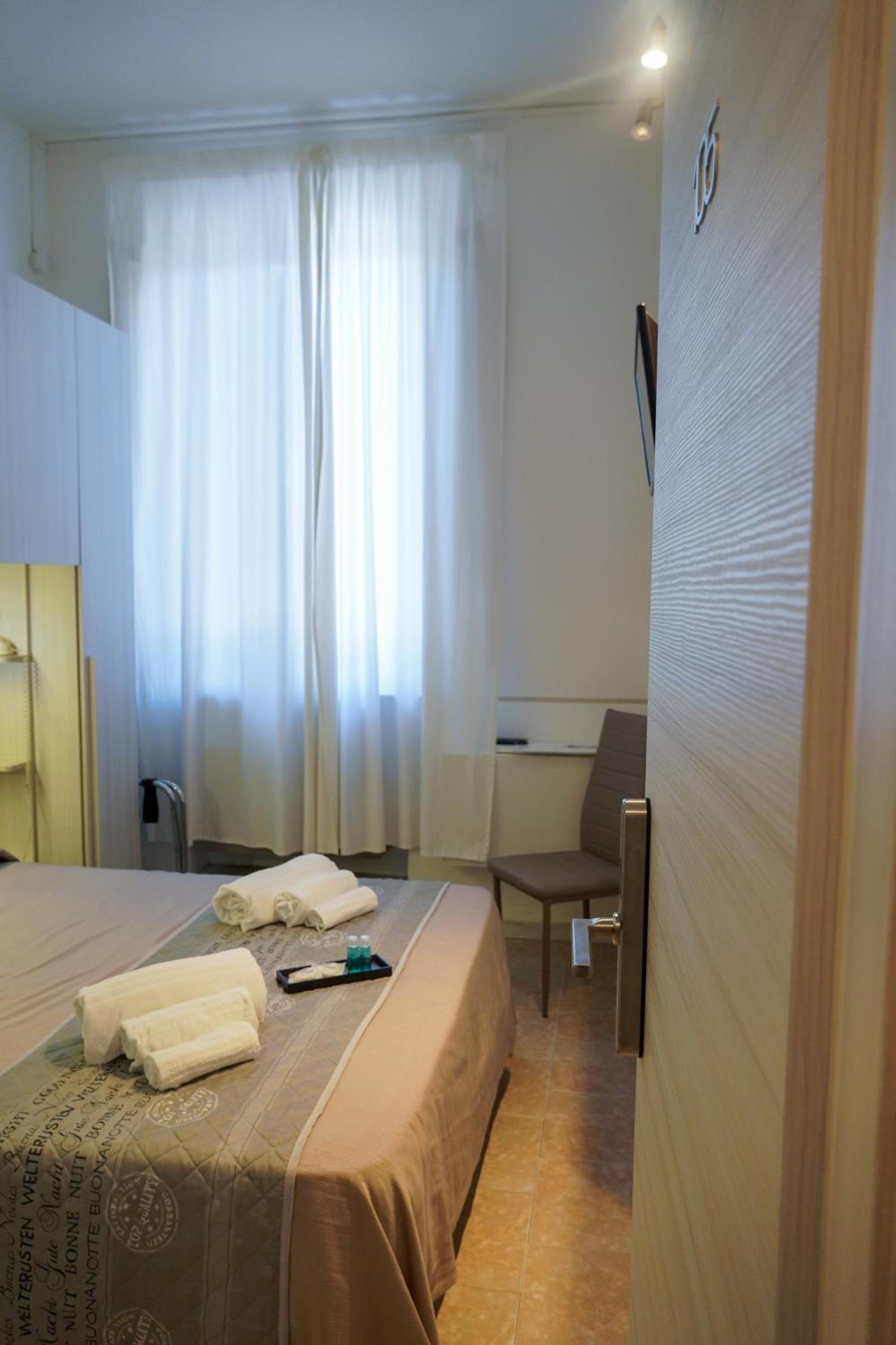 Small Double Room photo 2