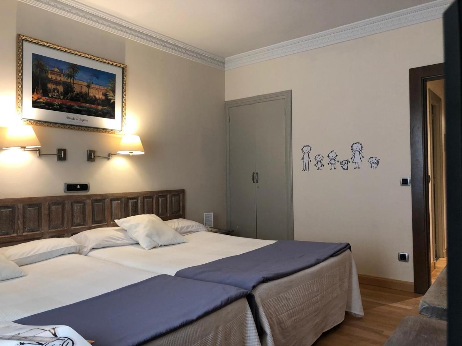 Family Room (2 Adults + 2 Children)