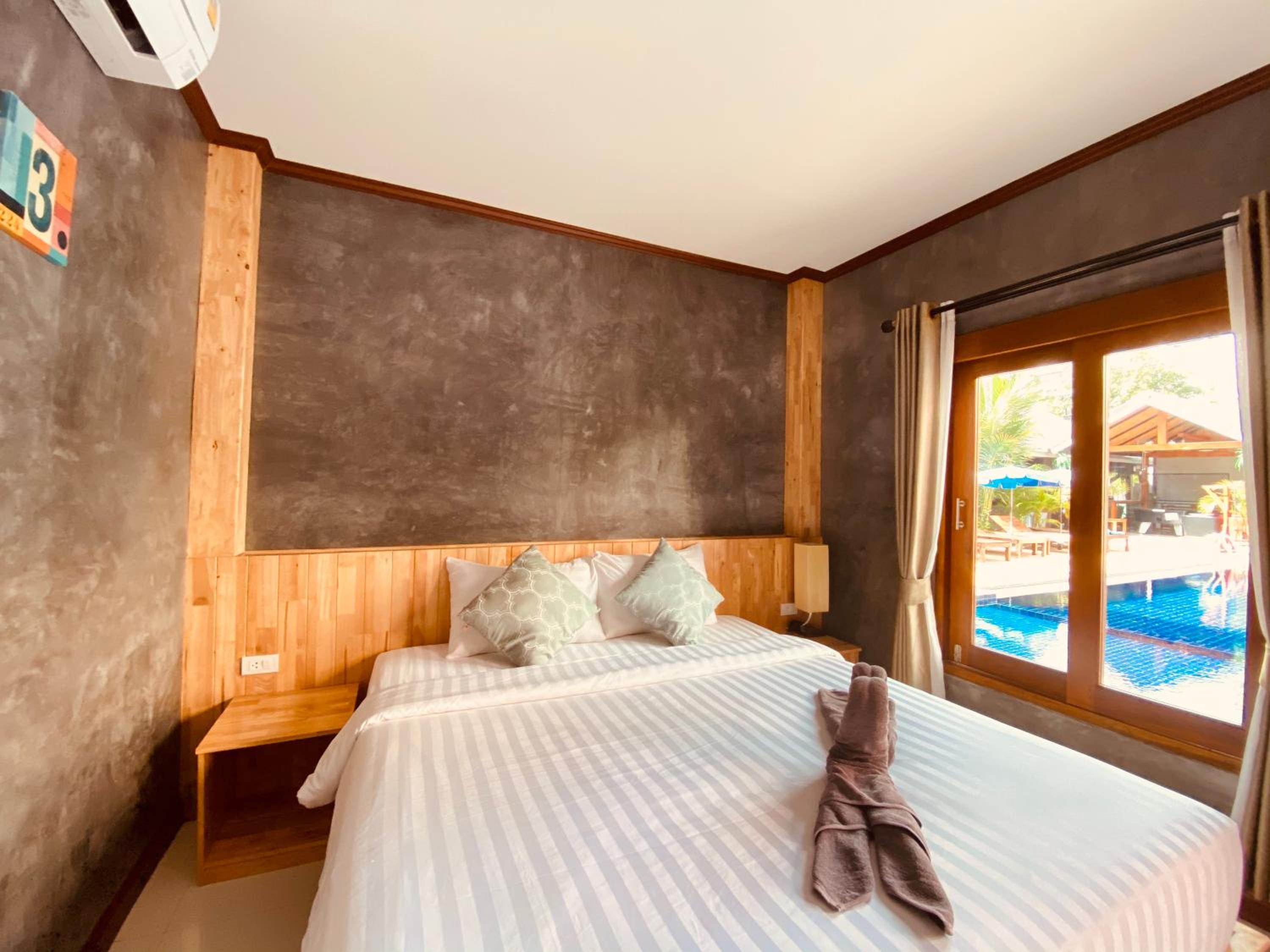 Deluxe Double Room, Pool Access