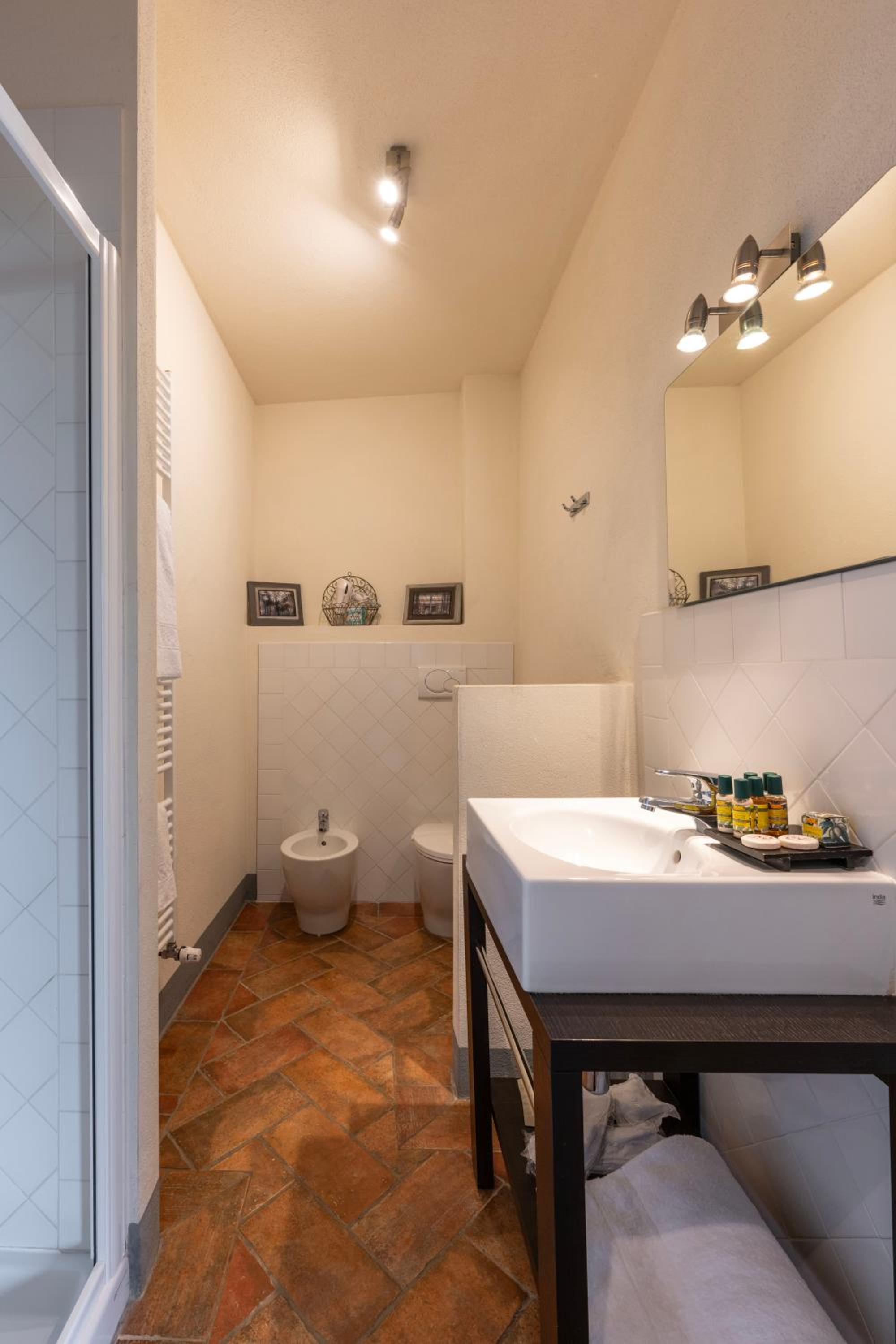 Deluxe Double Room - Photo 8