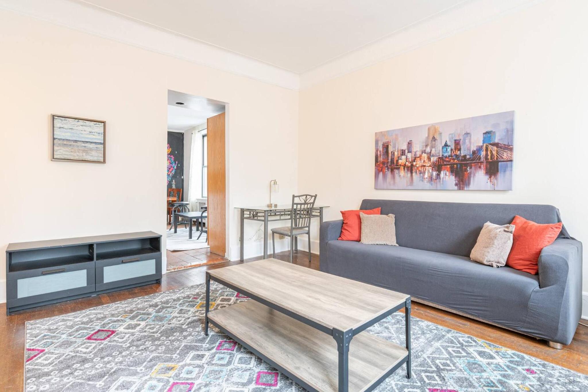 Apartment photo 2