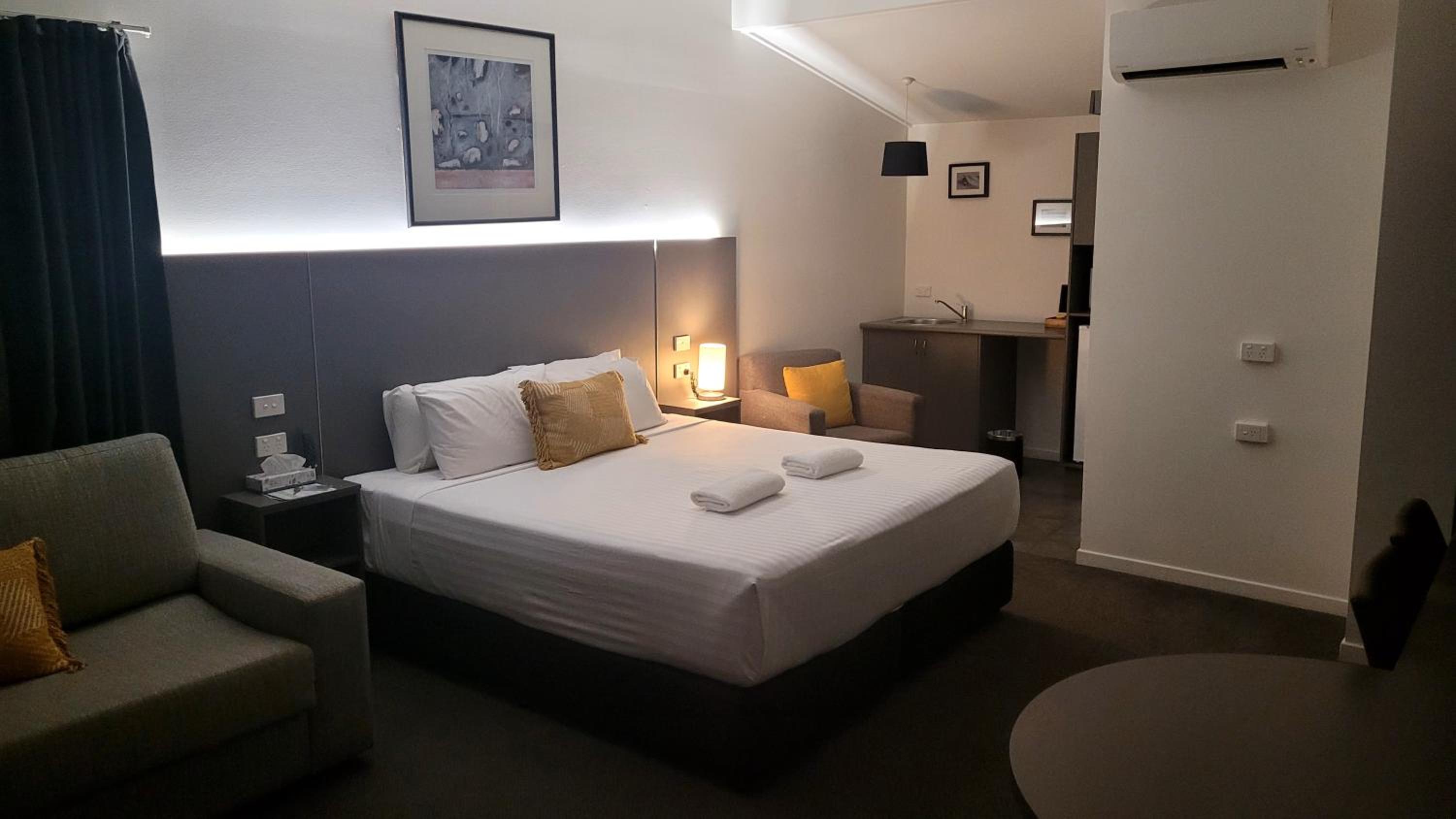 King Room - Disability Access photo 2