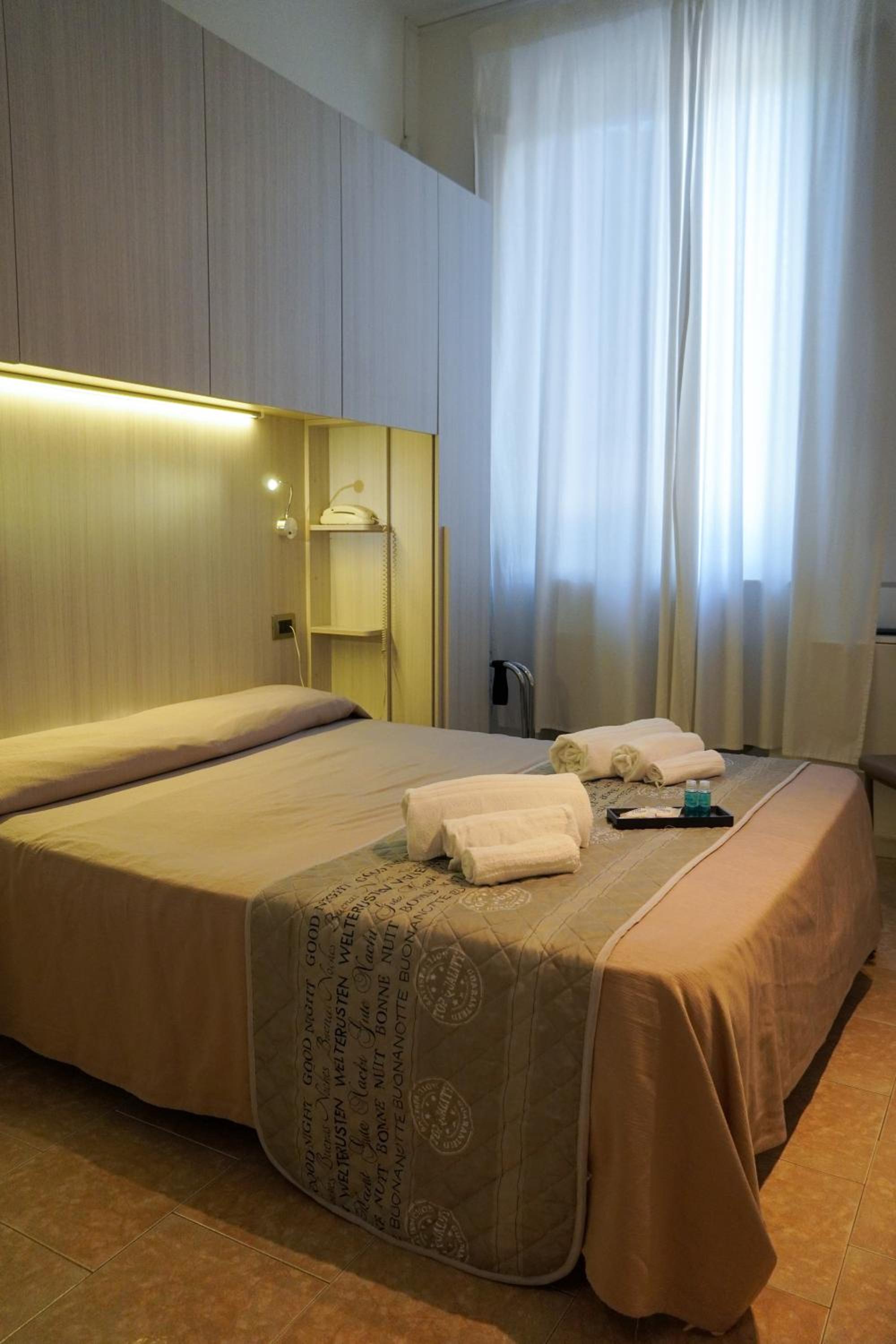 Economy Double Room photo 2