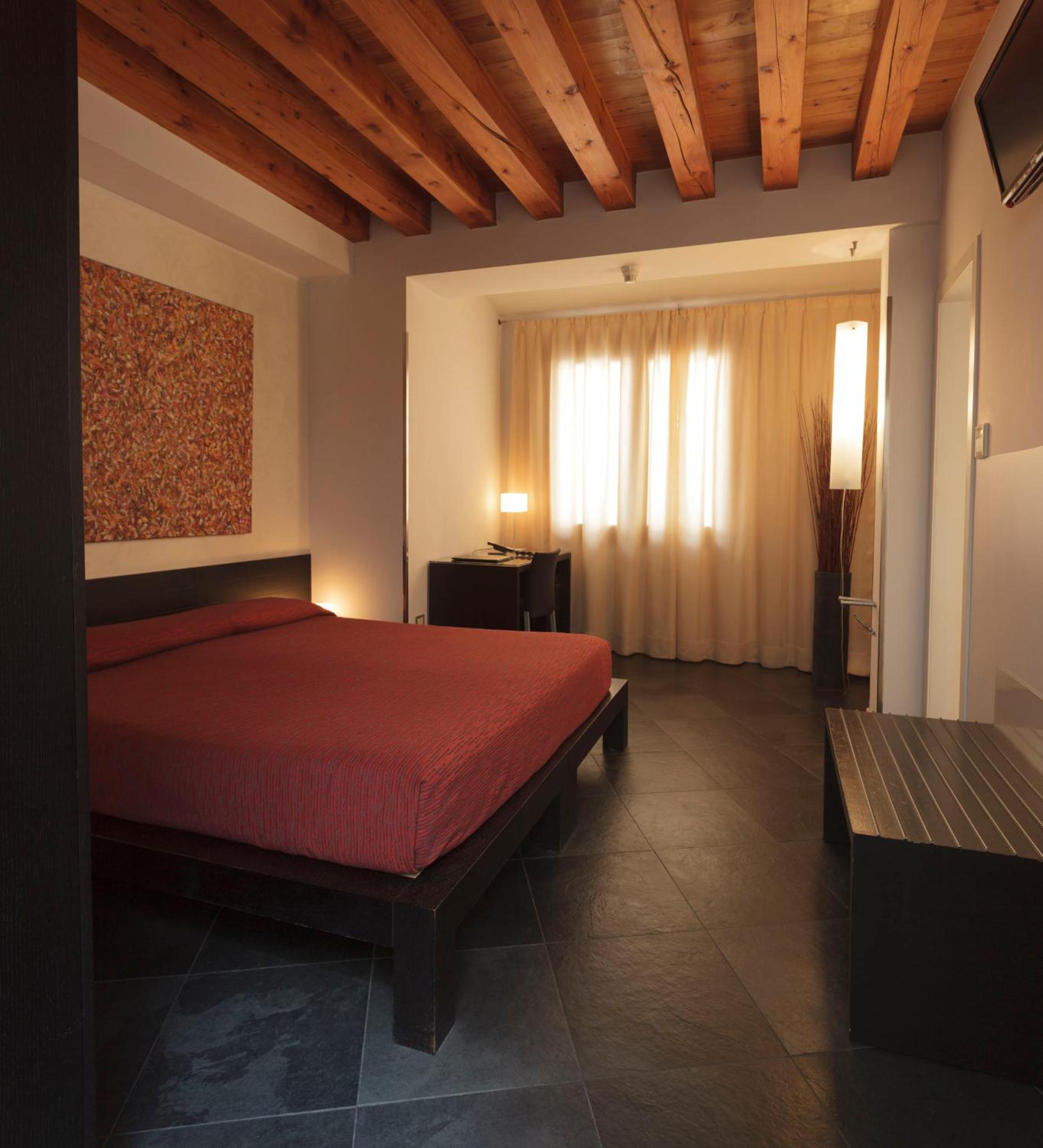 Deluxe Double Room photo 3