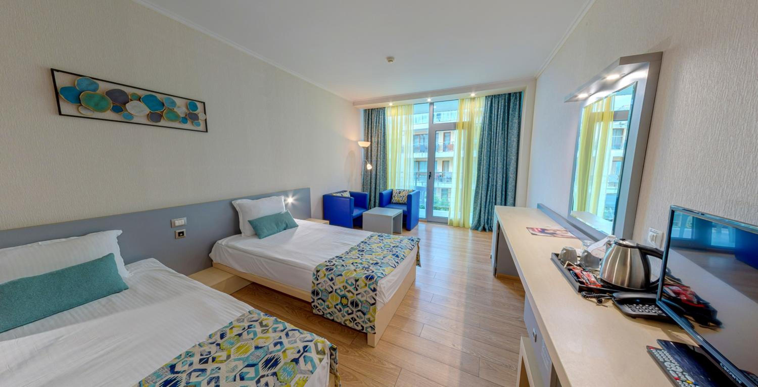 Deluxe Double Room with Side Sea View