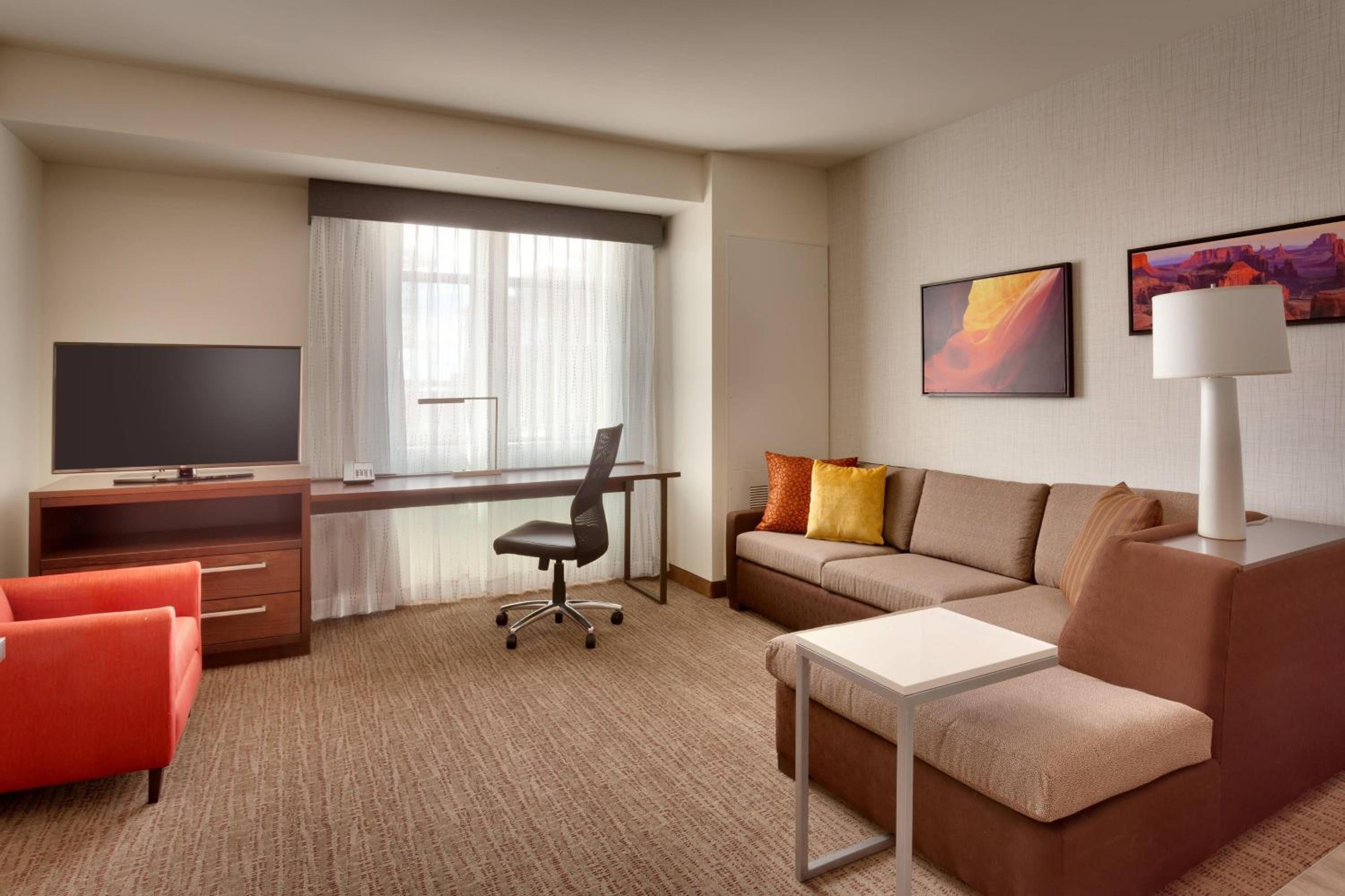 One-Bedroom King Suite with Sofa Bed photo 3