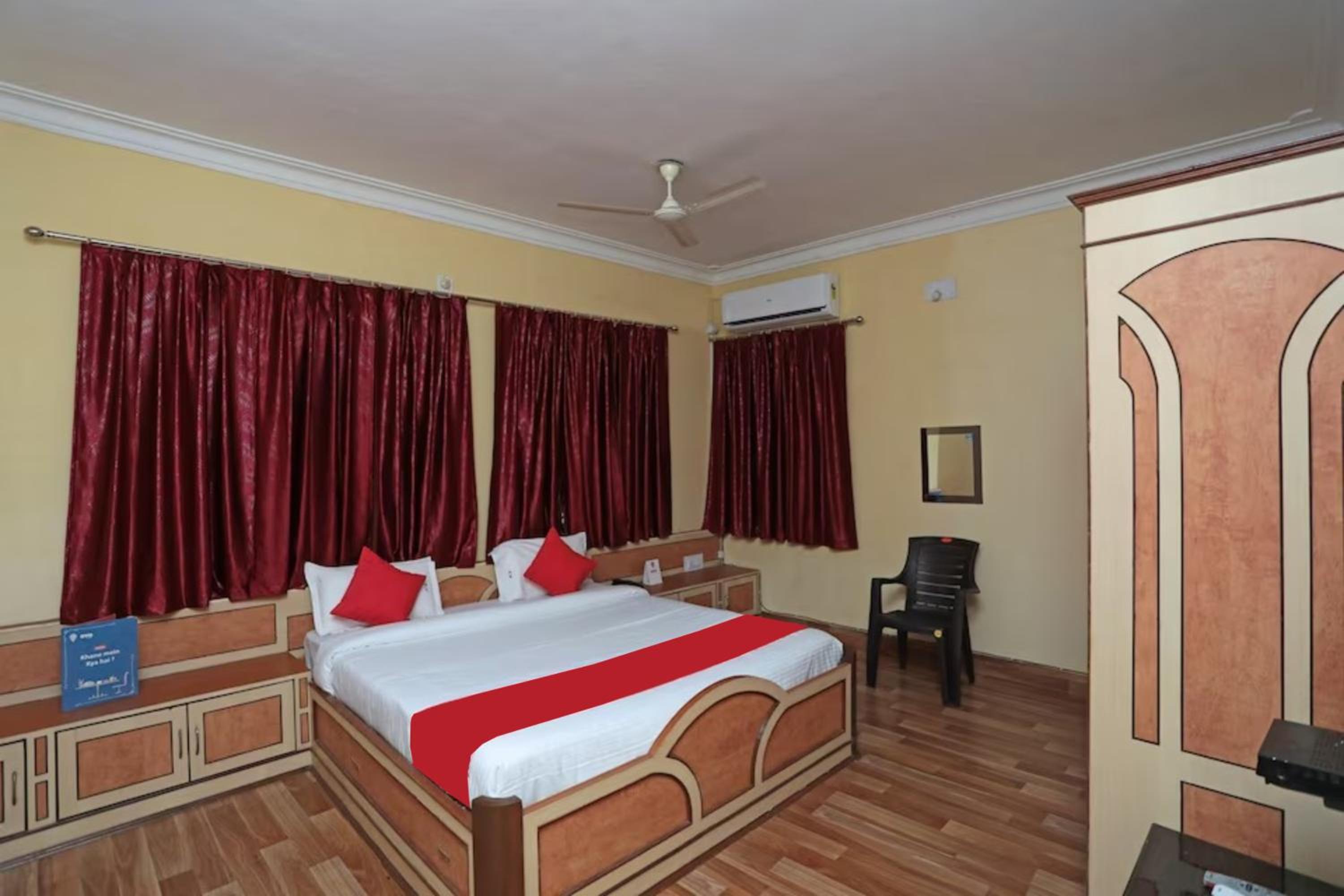 Deluxe Double Room (2 Adults + 1 Child)