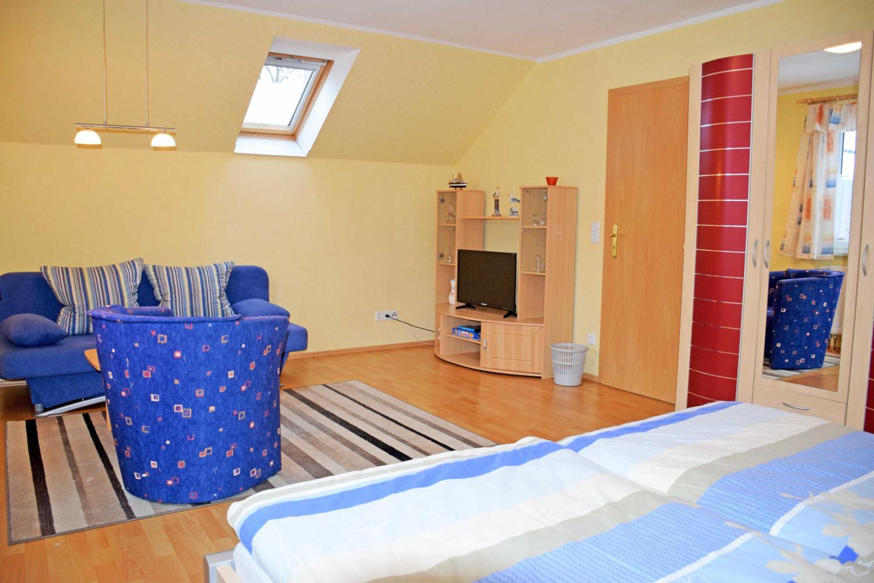 Apartment with Balcony photo 3