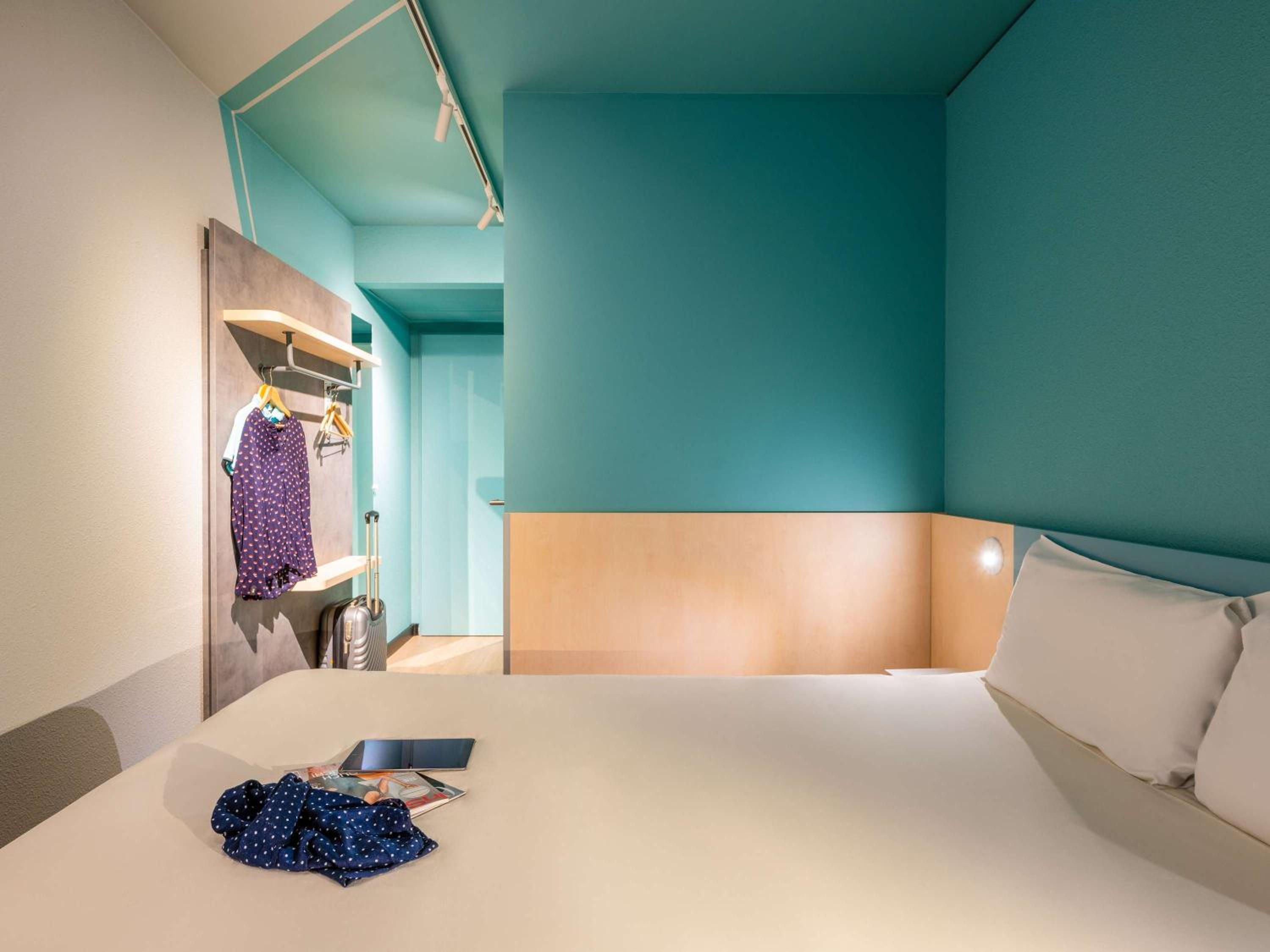 Standard Double Room thumbnail 6