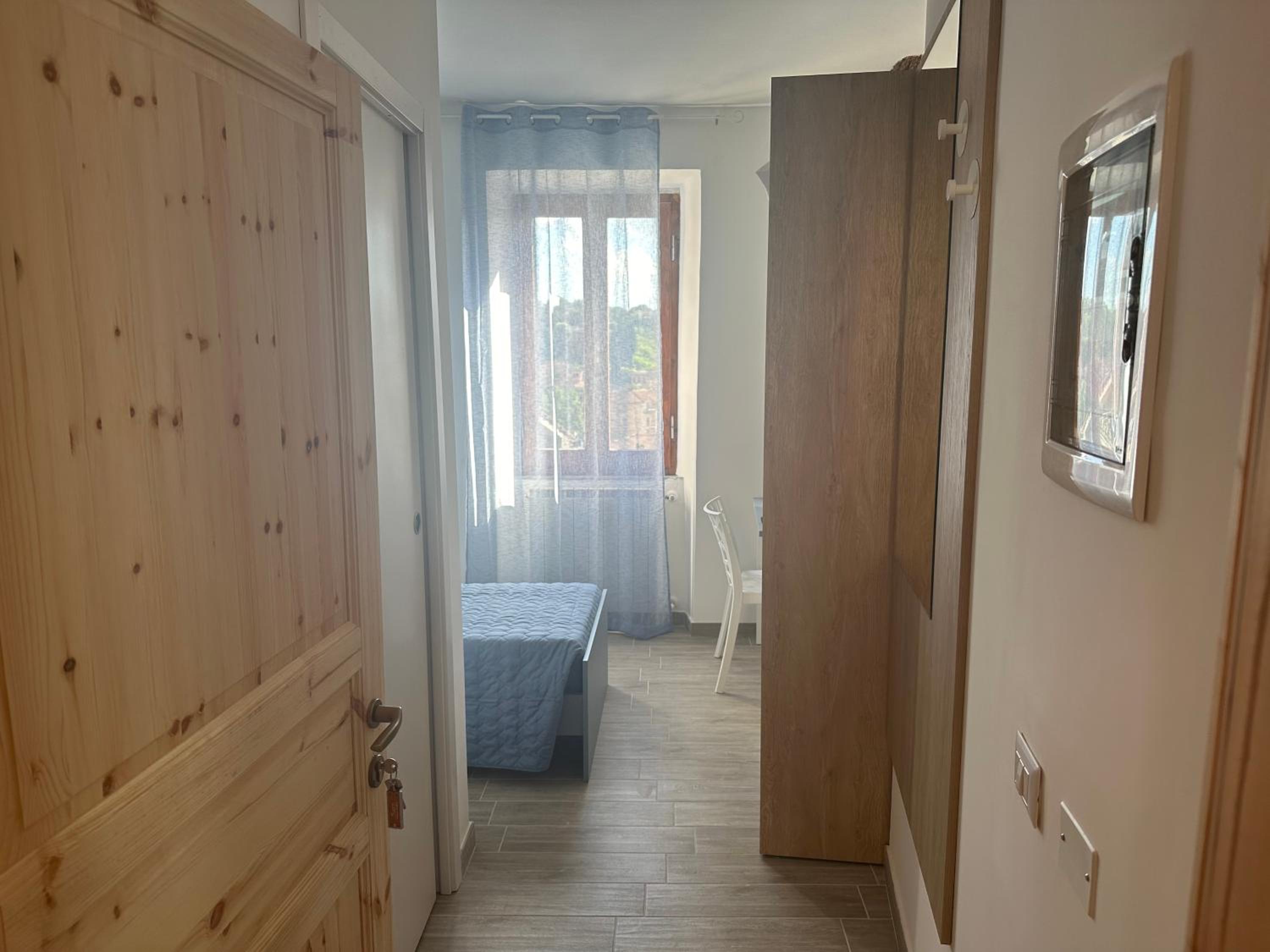 Single Room with Private Bathroom photo 3