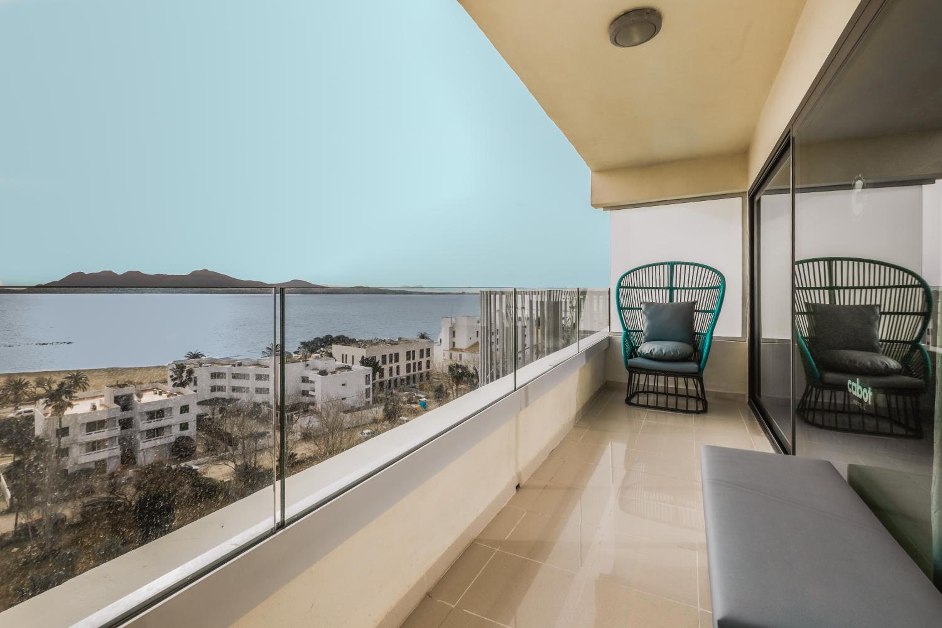 Superior Suite - Photo 8