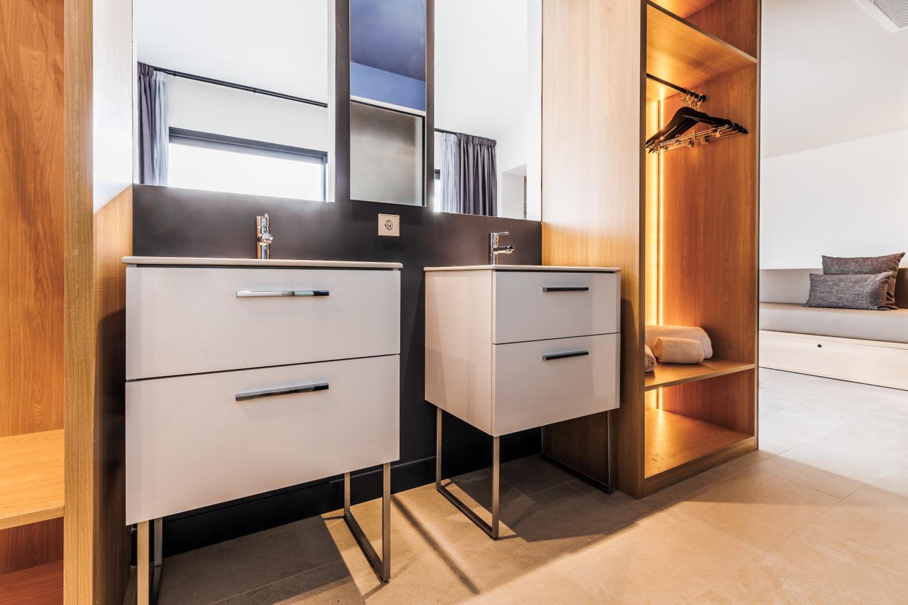 Superior Suite - Photo 5