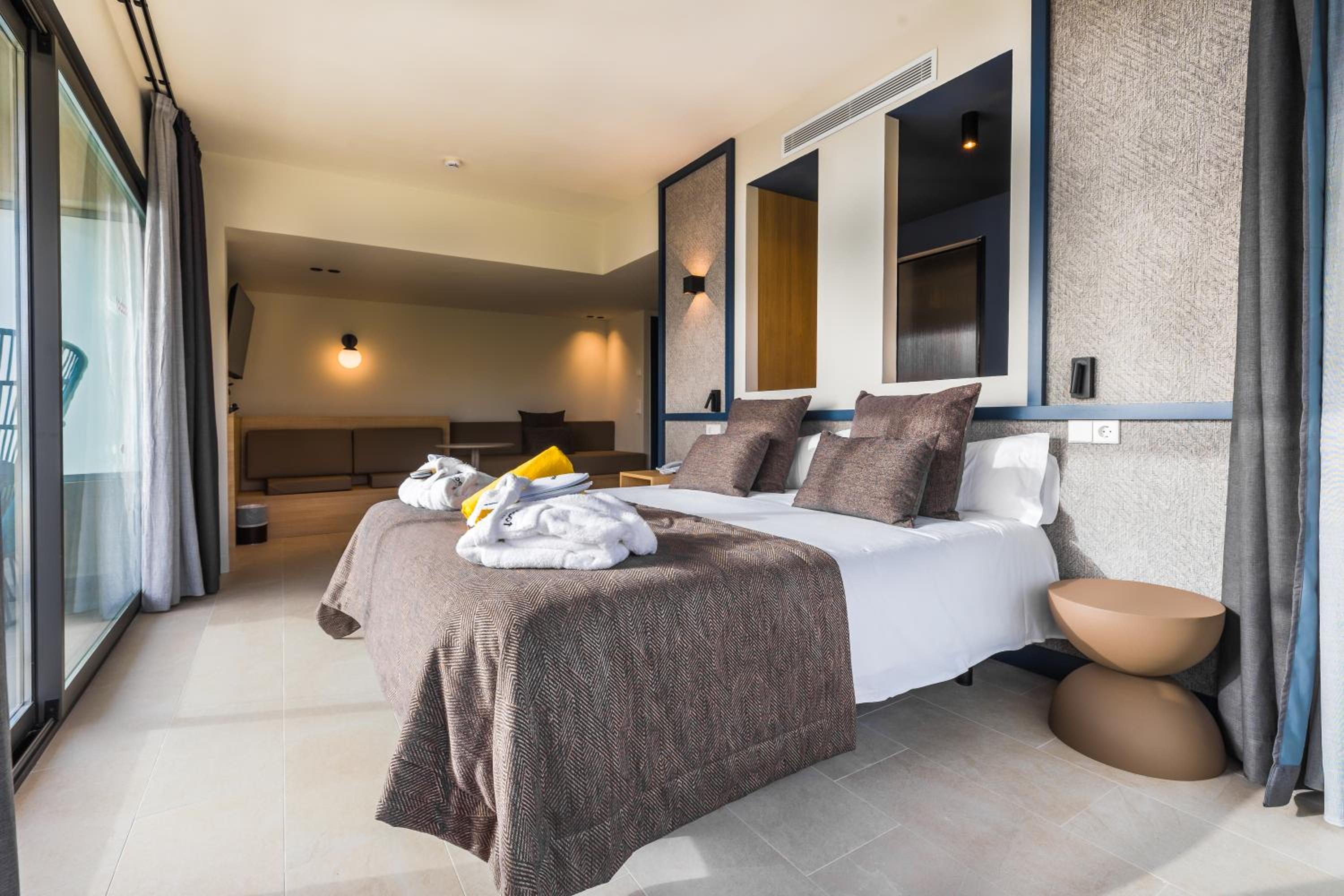 Superior Suite - Photo 2