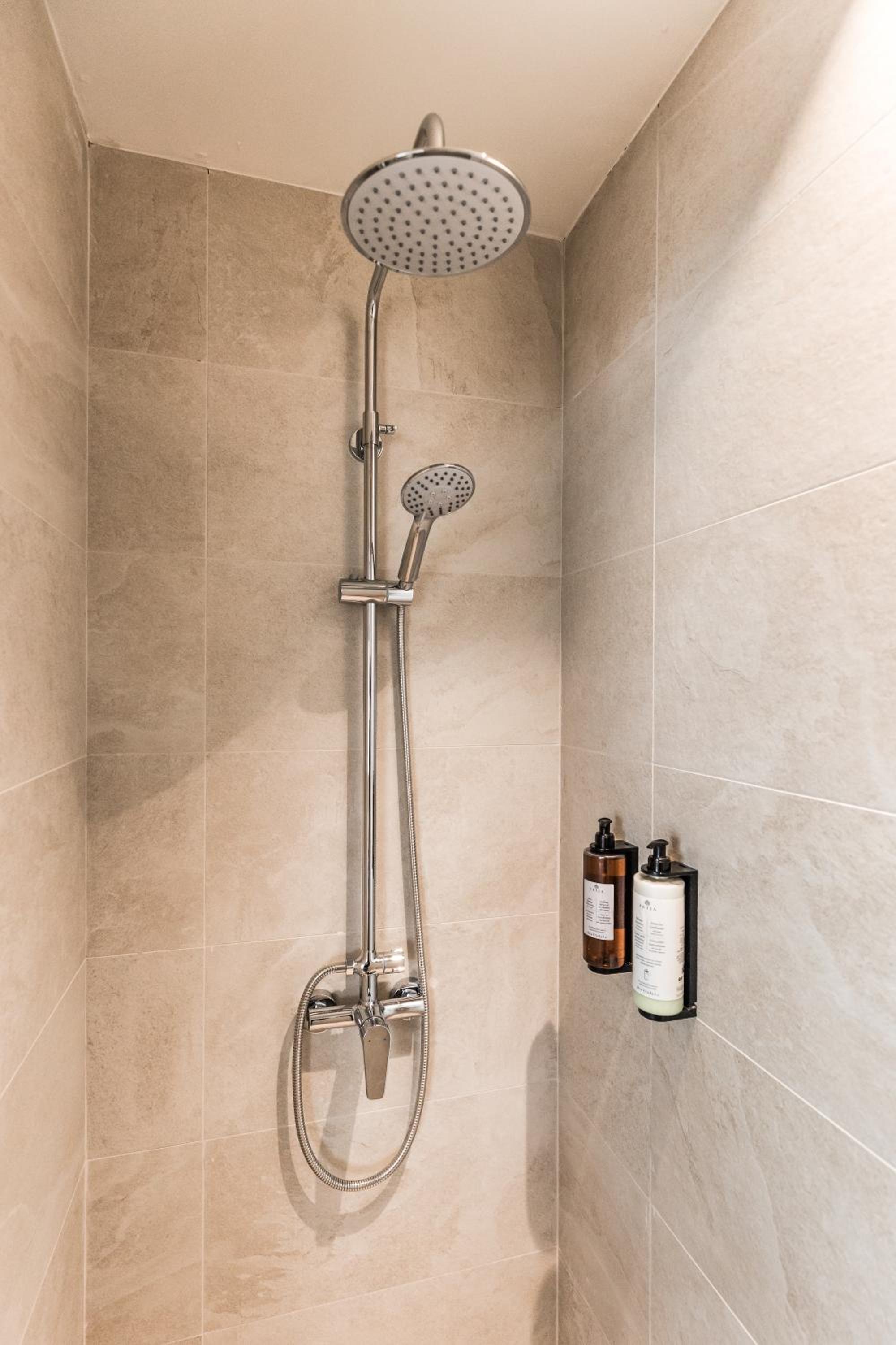 Superior Suite - Photo 4