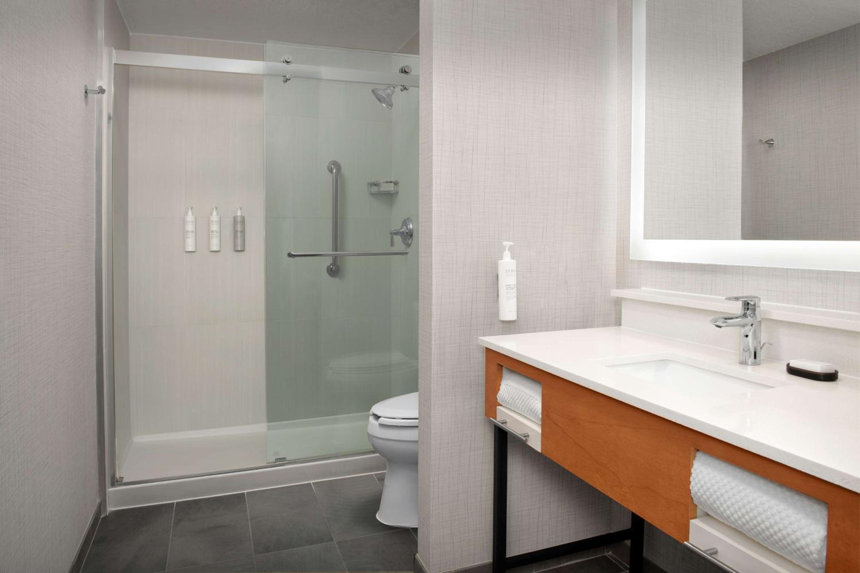 Corner King Room - Photo 2