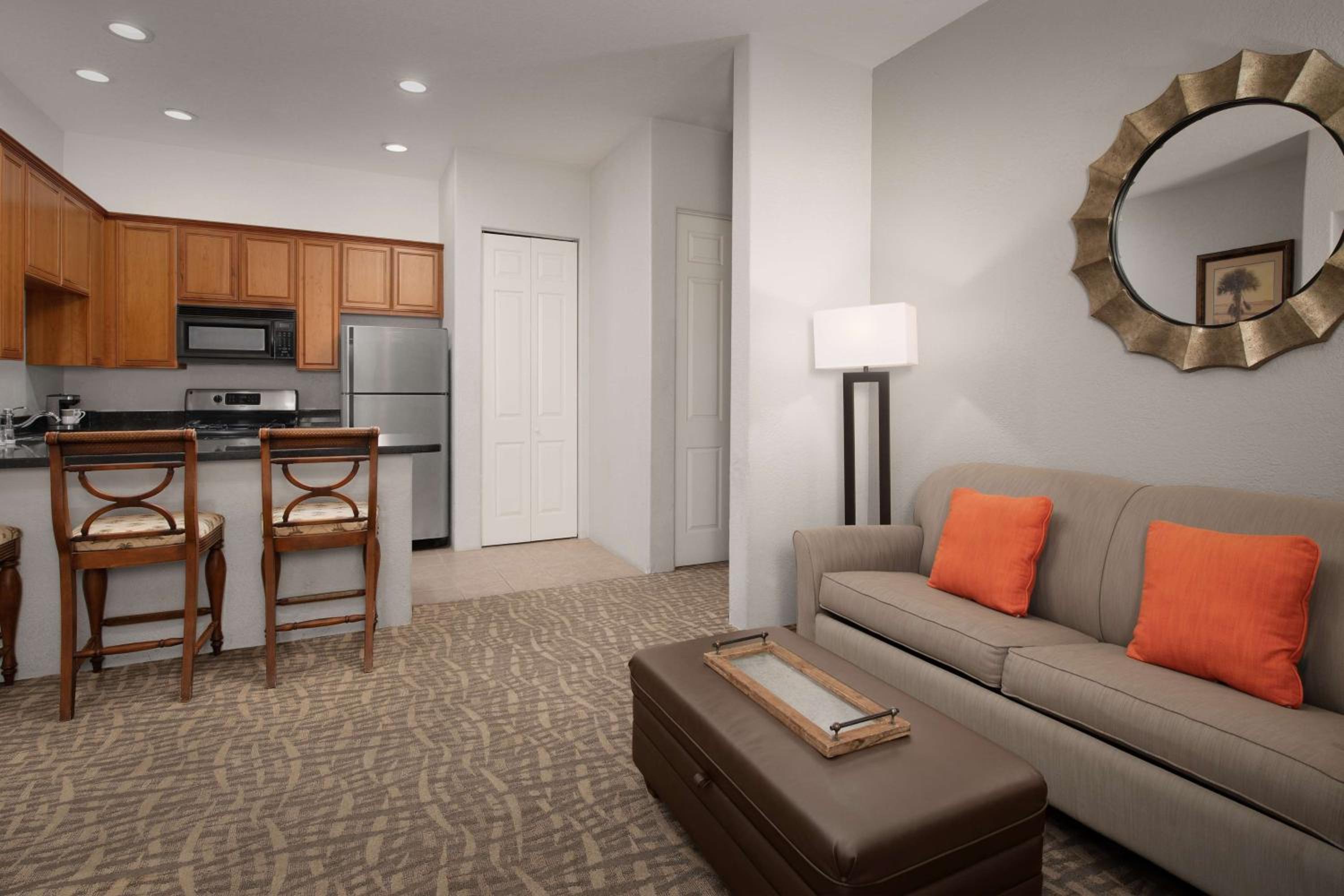 One-Bedroom Apartment - Photo 3