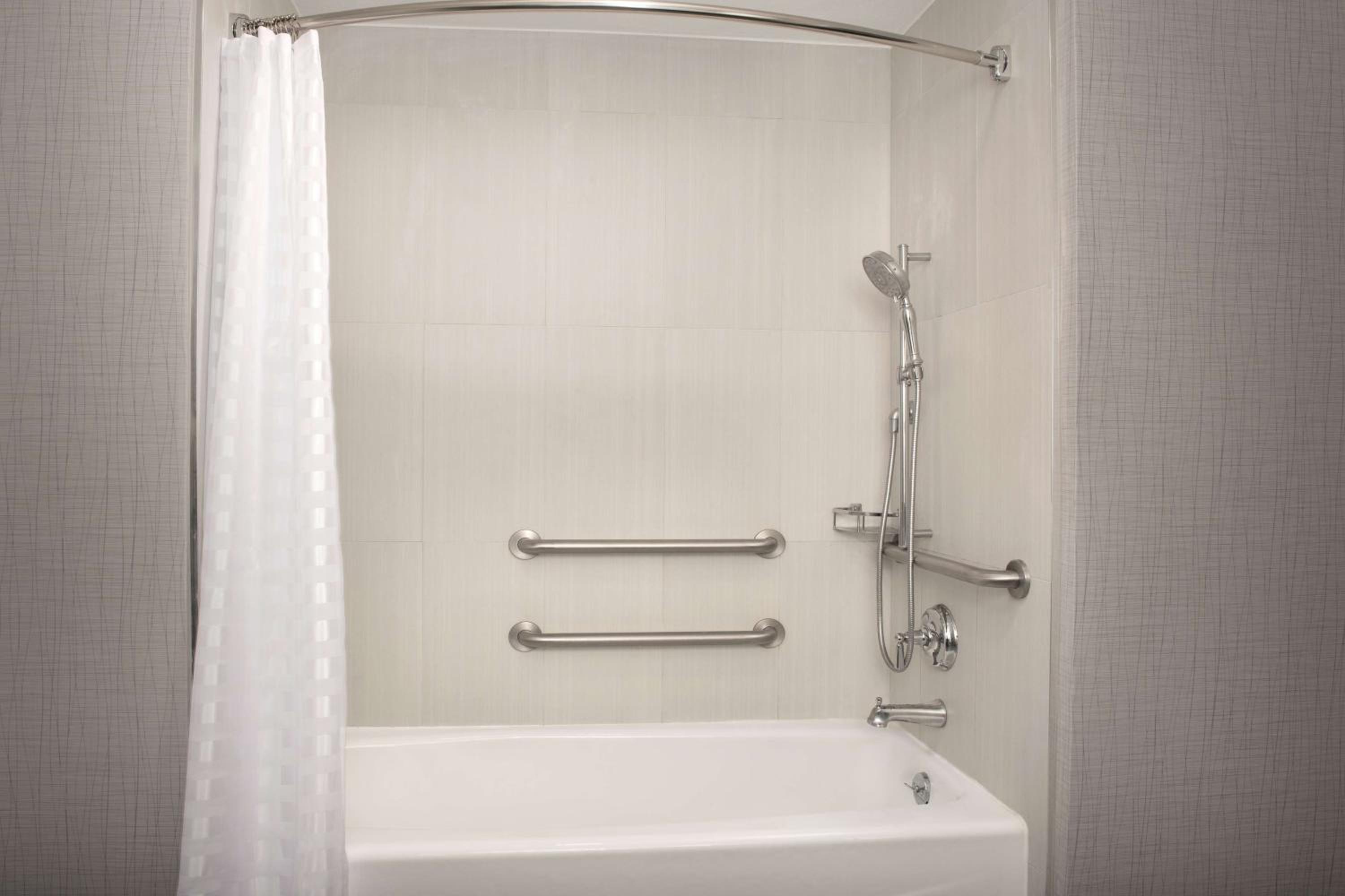 King Suite with Accessible Tub - Mobility and Hearing Access/Non-Smoking - Photo 2