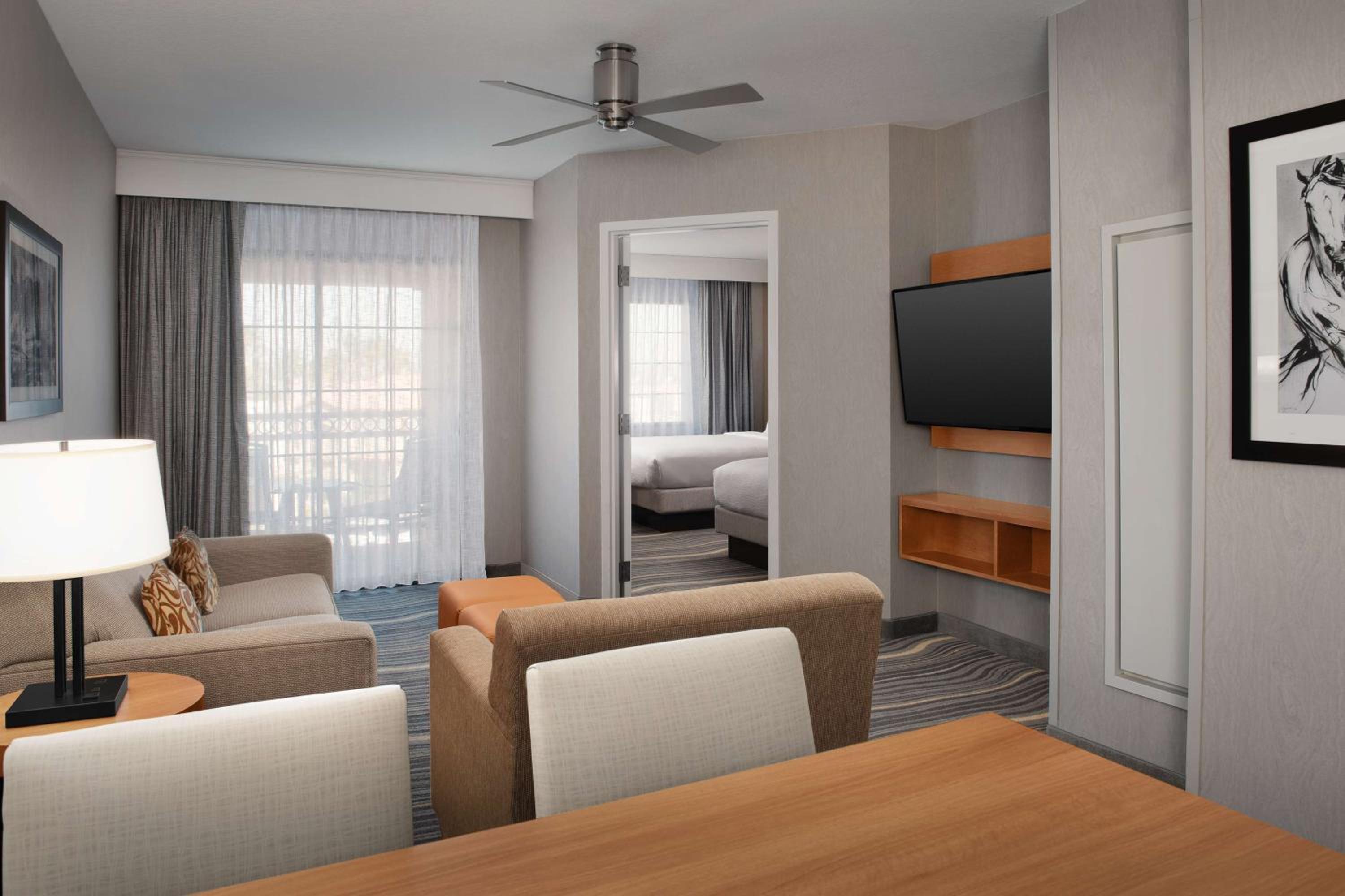 Corner Queen Room with Two Queen Beds - Photo 9