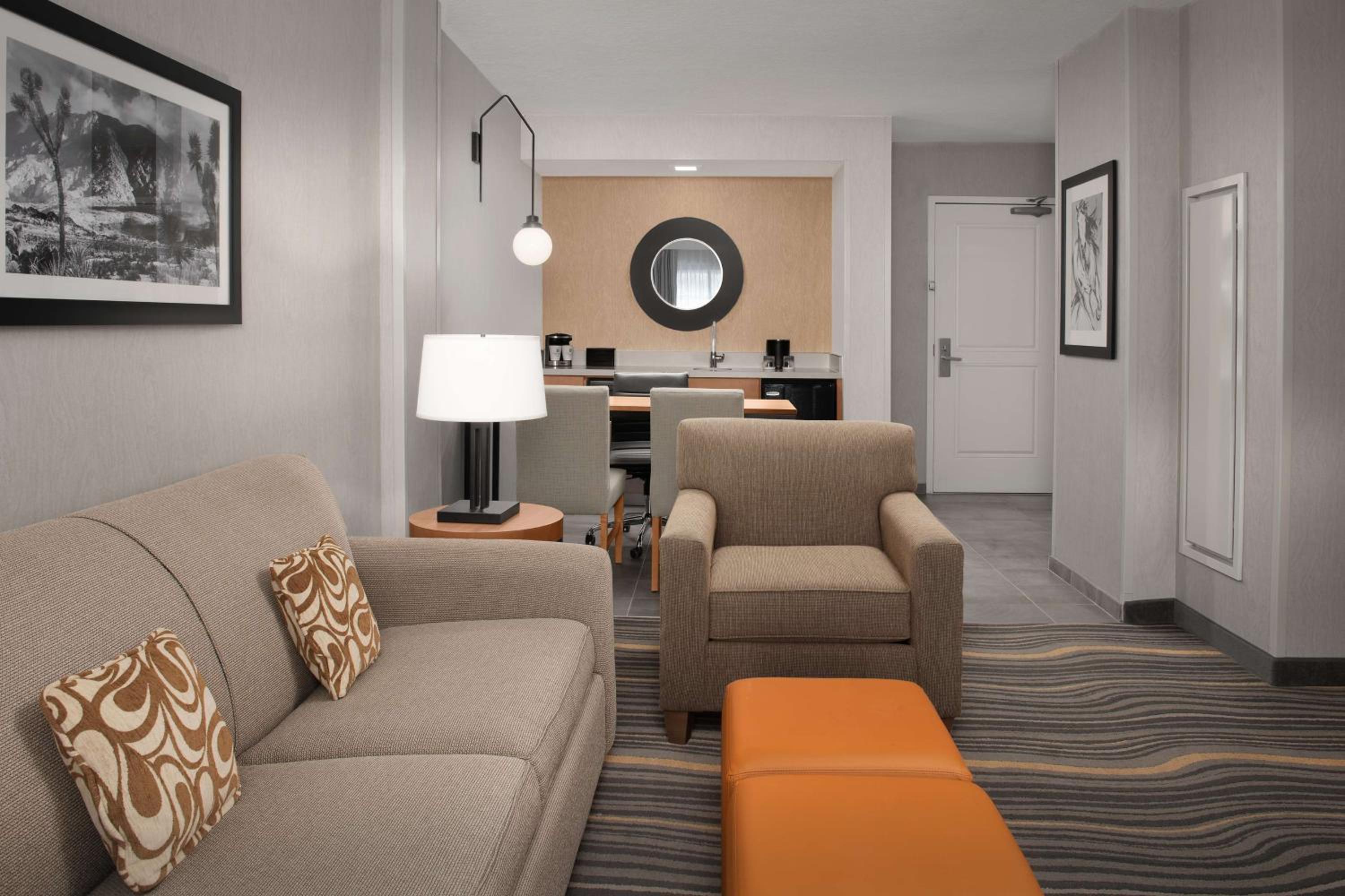 King Room with Balcony - Photo 2